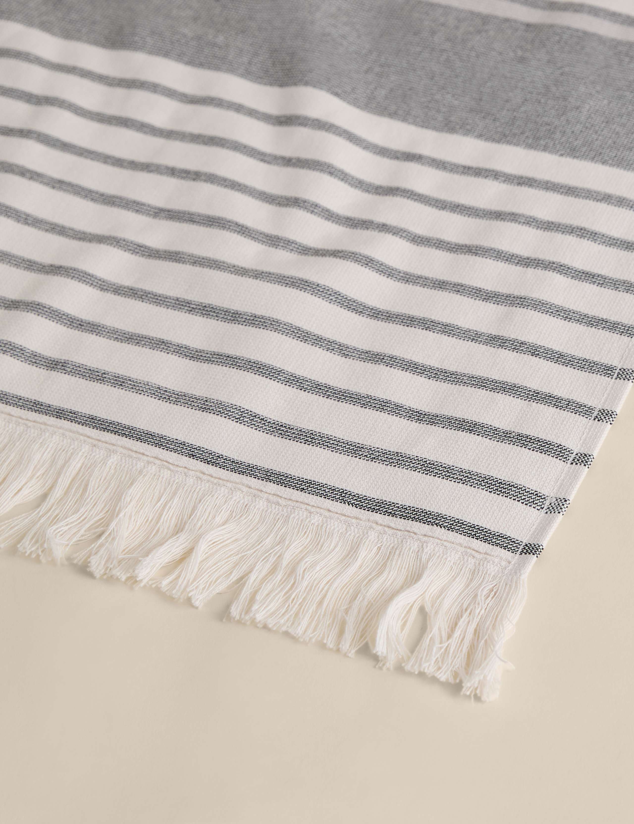 Pure cotton hammam beach towel with tasselled trims - British product