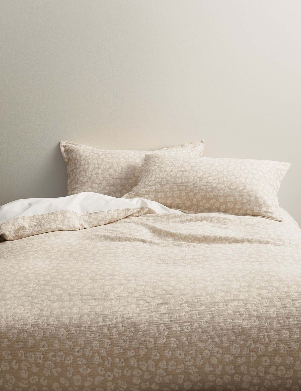 Pure cotton leopard jacquard bedding set with StayNew technology, UK version