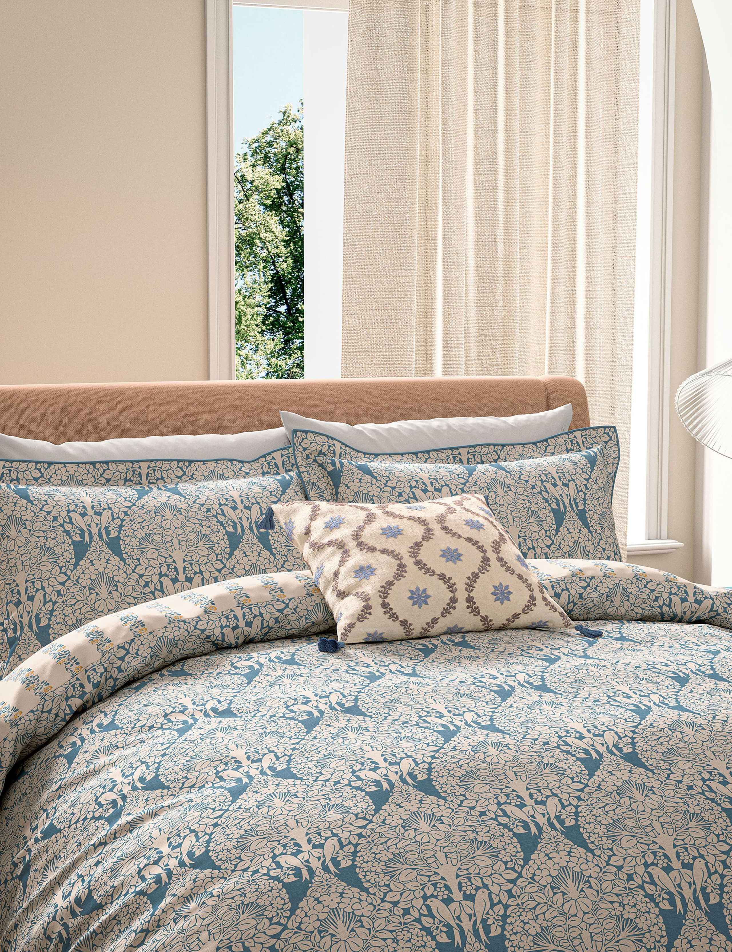 V&A Lerena bedding set with floral design - British product