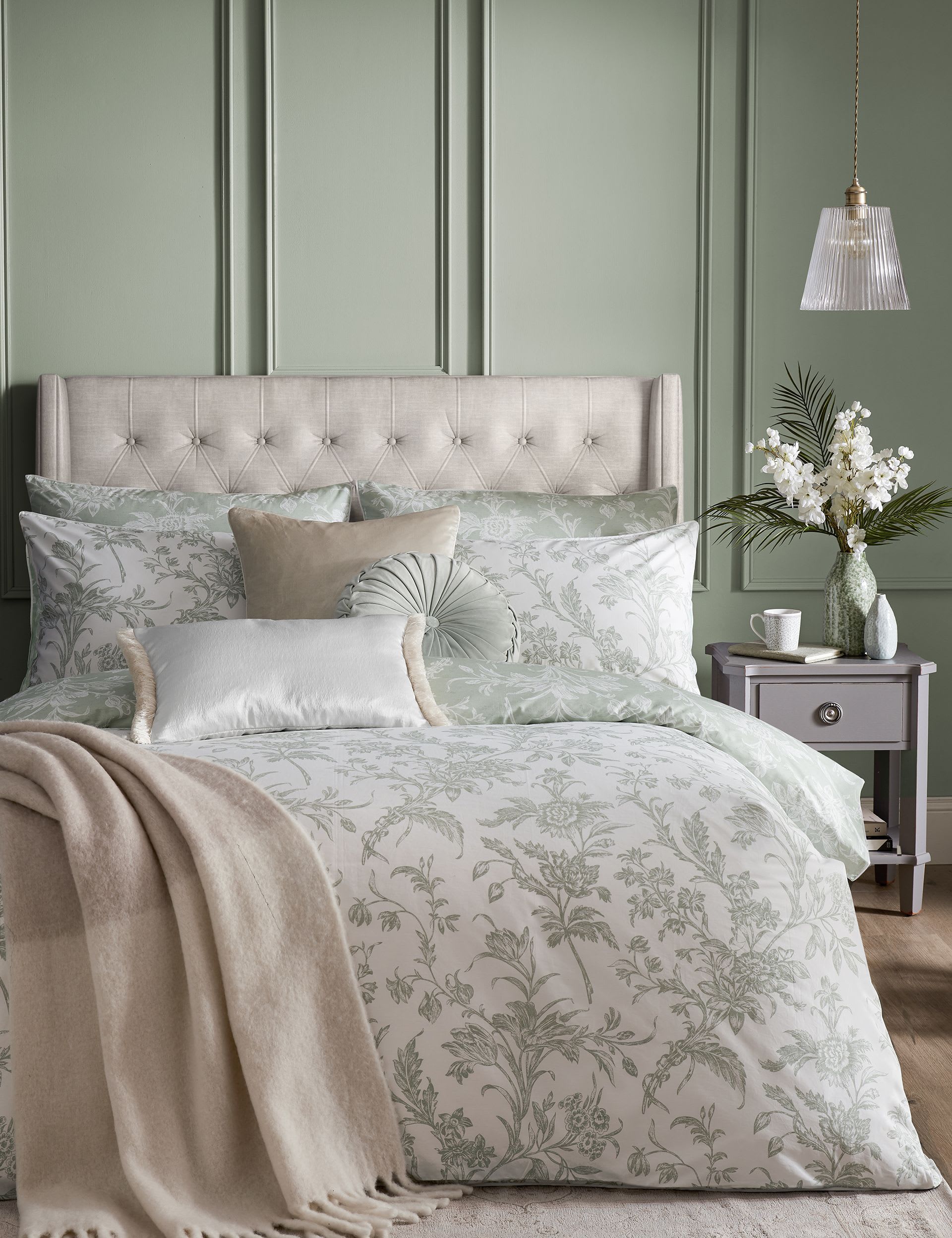 Laura Ashley pure cotton reversible bedding set, imported from the UK