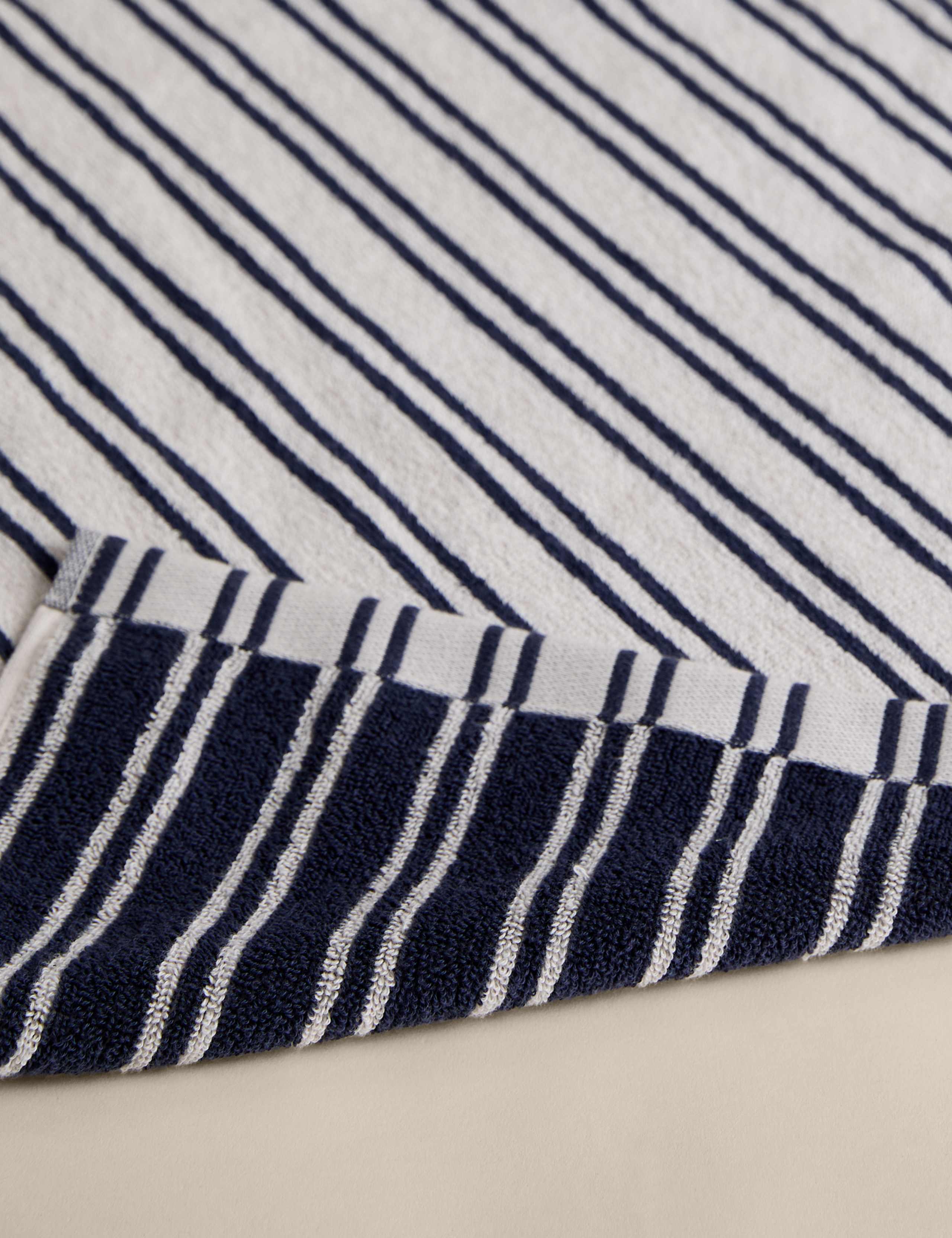 Pure cotton narrow stripe towel 500 GSM, UK version
