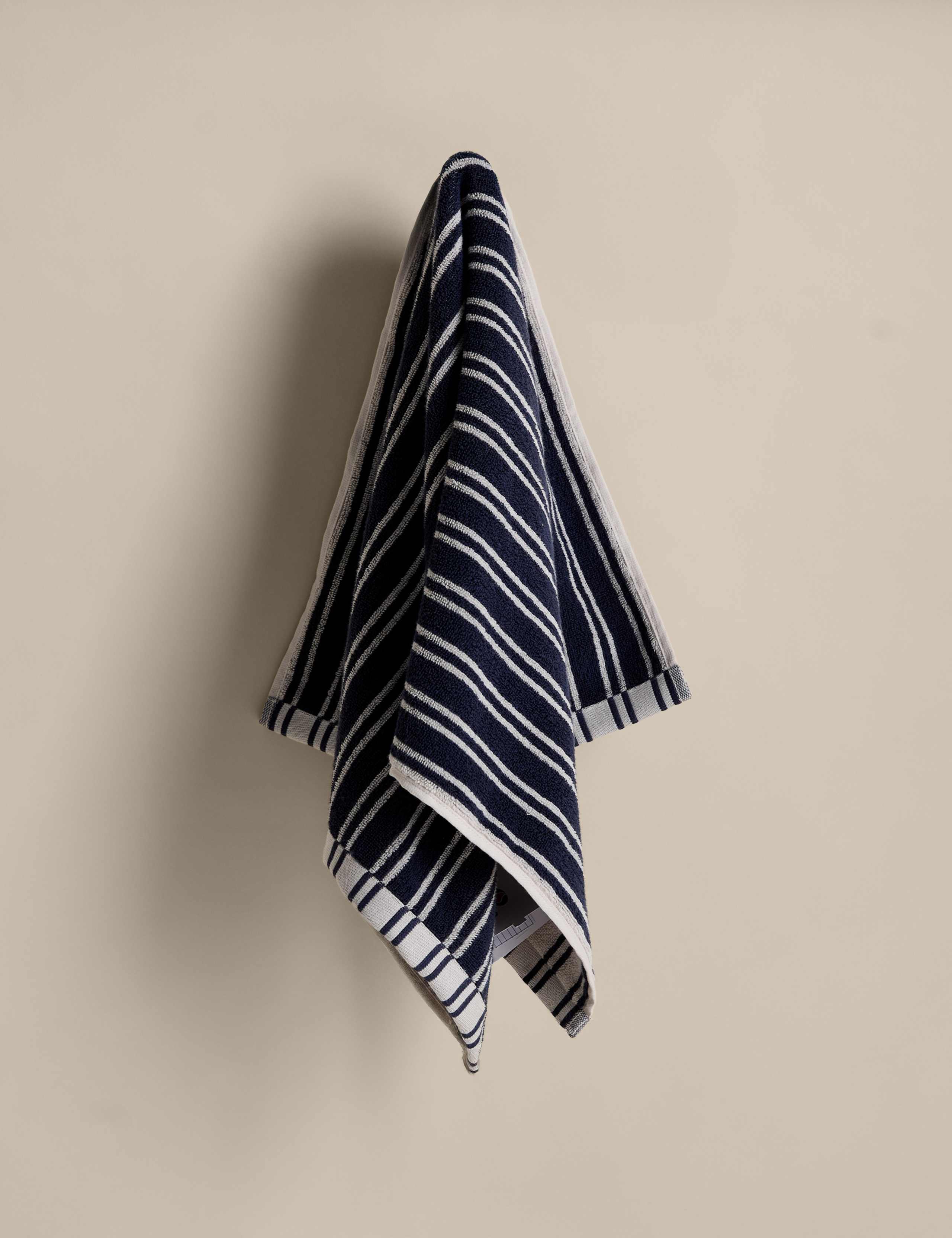 Pure cotton narrow stripe towel 500 GSM, UK version
