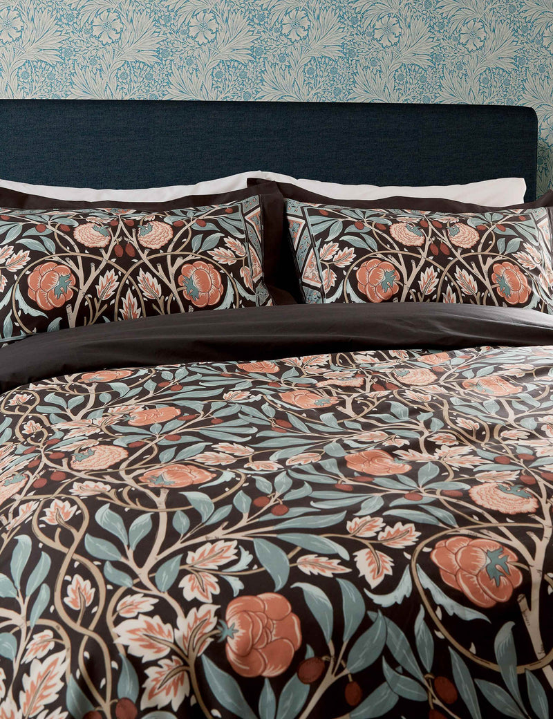 Morris & Co Olive and Rose bedding set, UK version