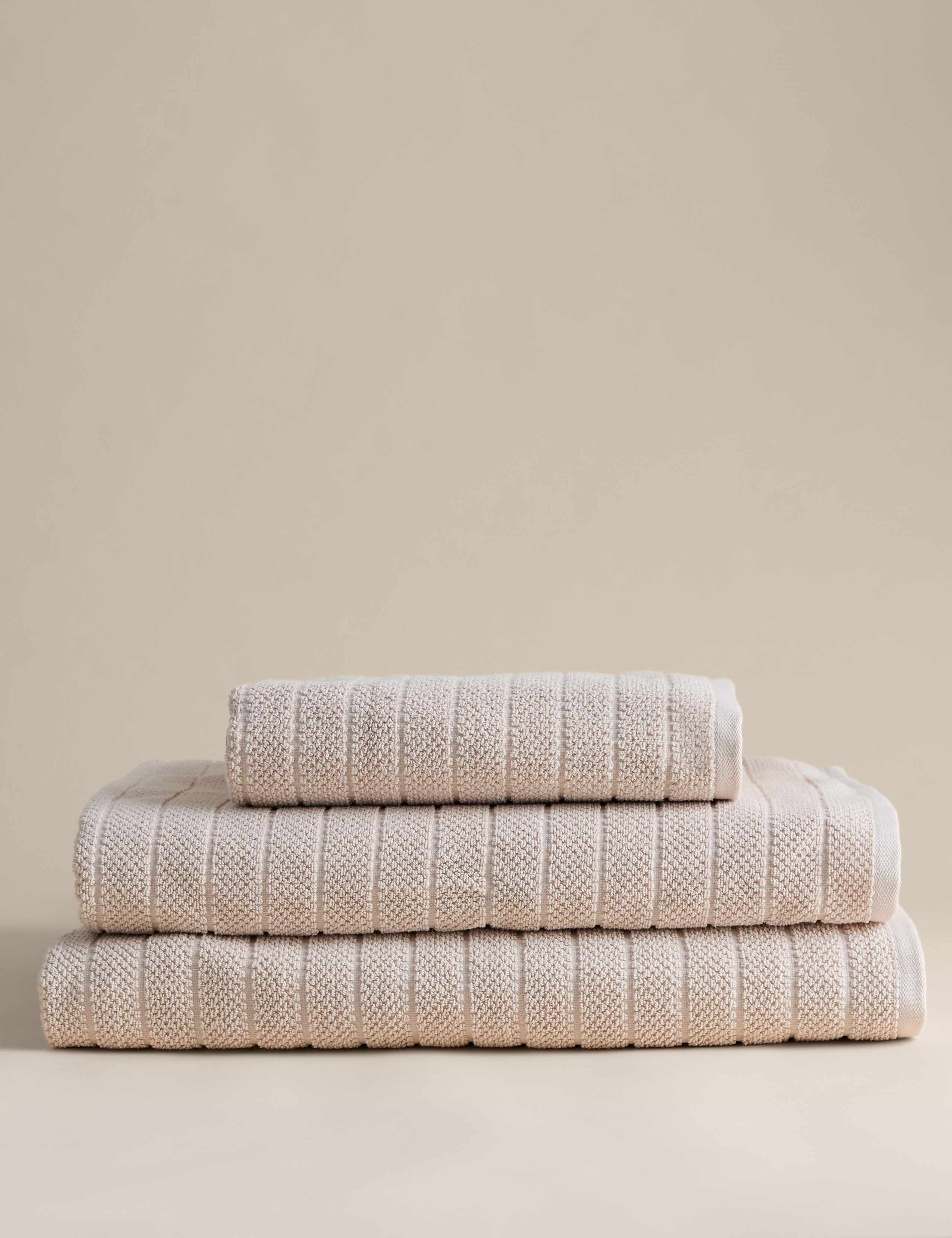 Pure cotton popcorn stripe towel 550gsm, imported from the UK