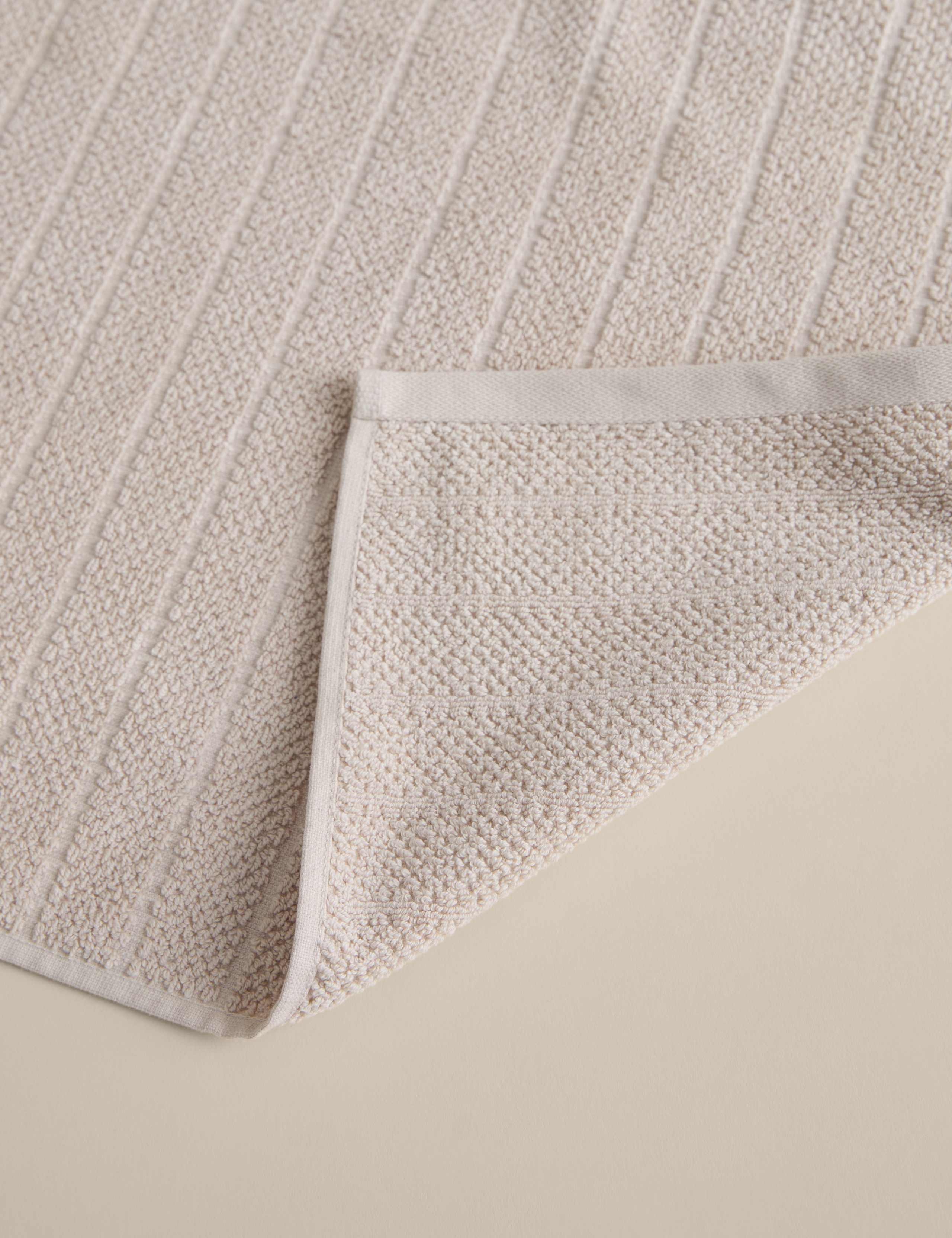 Pure cotton popcorn stripe towel 550gsm, imported from the UK