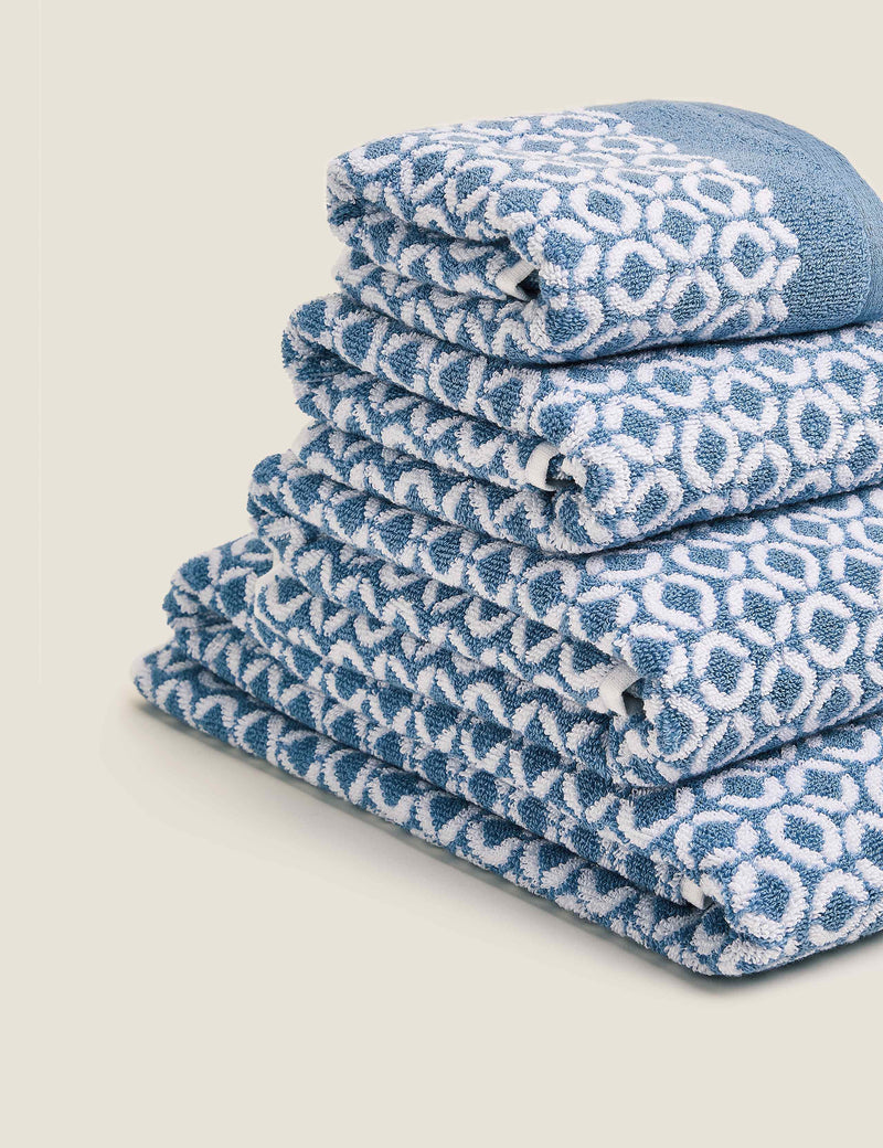 Pure cotton towel with geometric pattern 550 GSM, imported from the UK