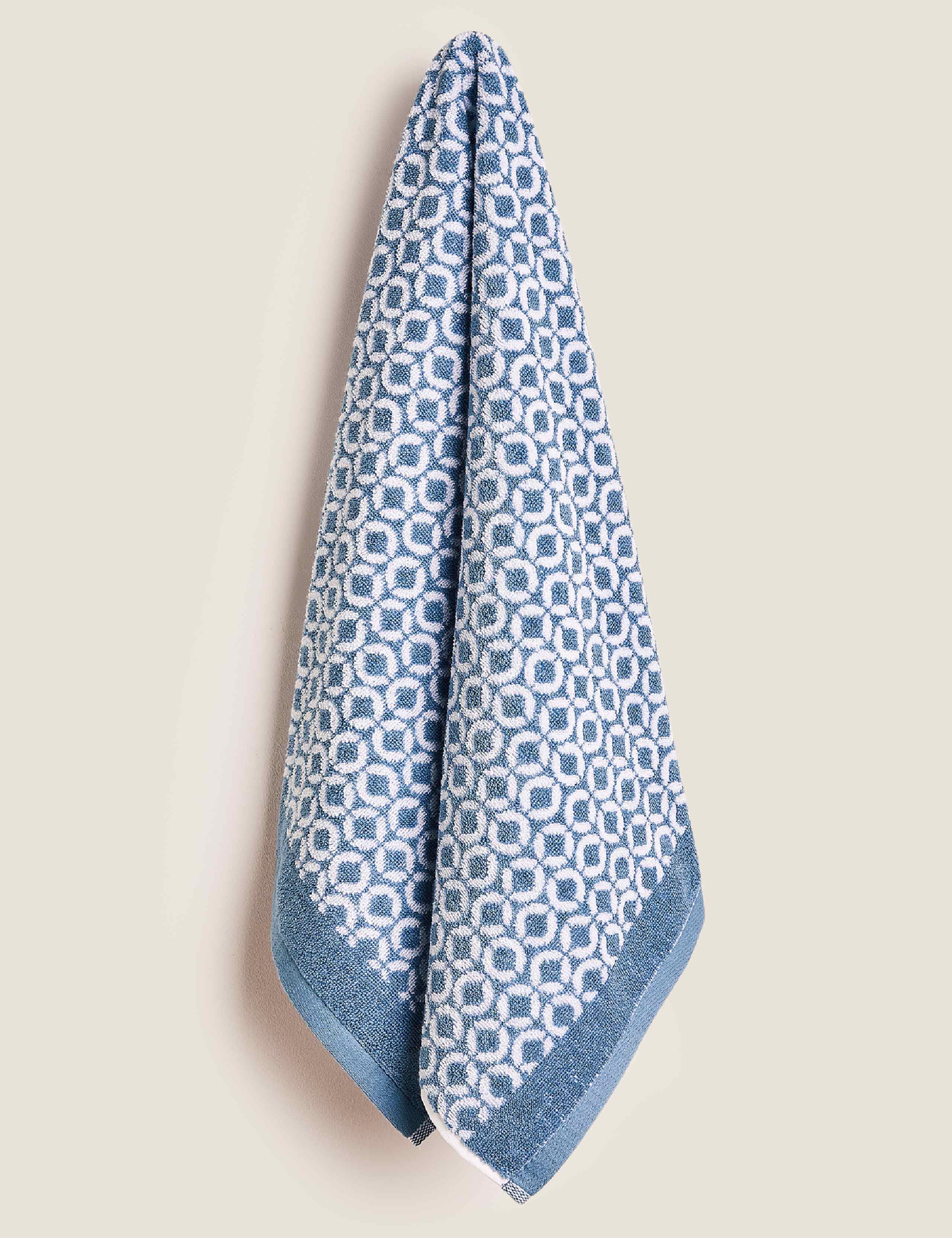 Pure cotton towel with geometric pattern 550 GSM, imported from the UK
