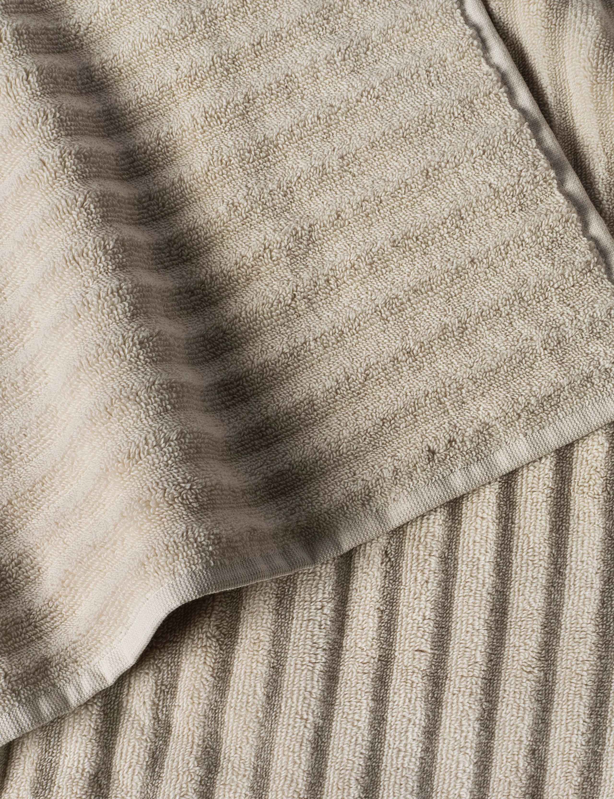 Bedfolk rippled bath towel (British brand)
