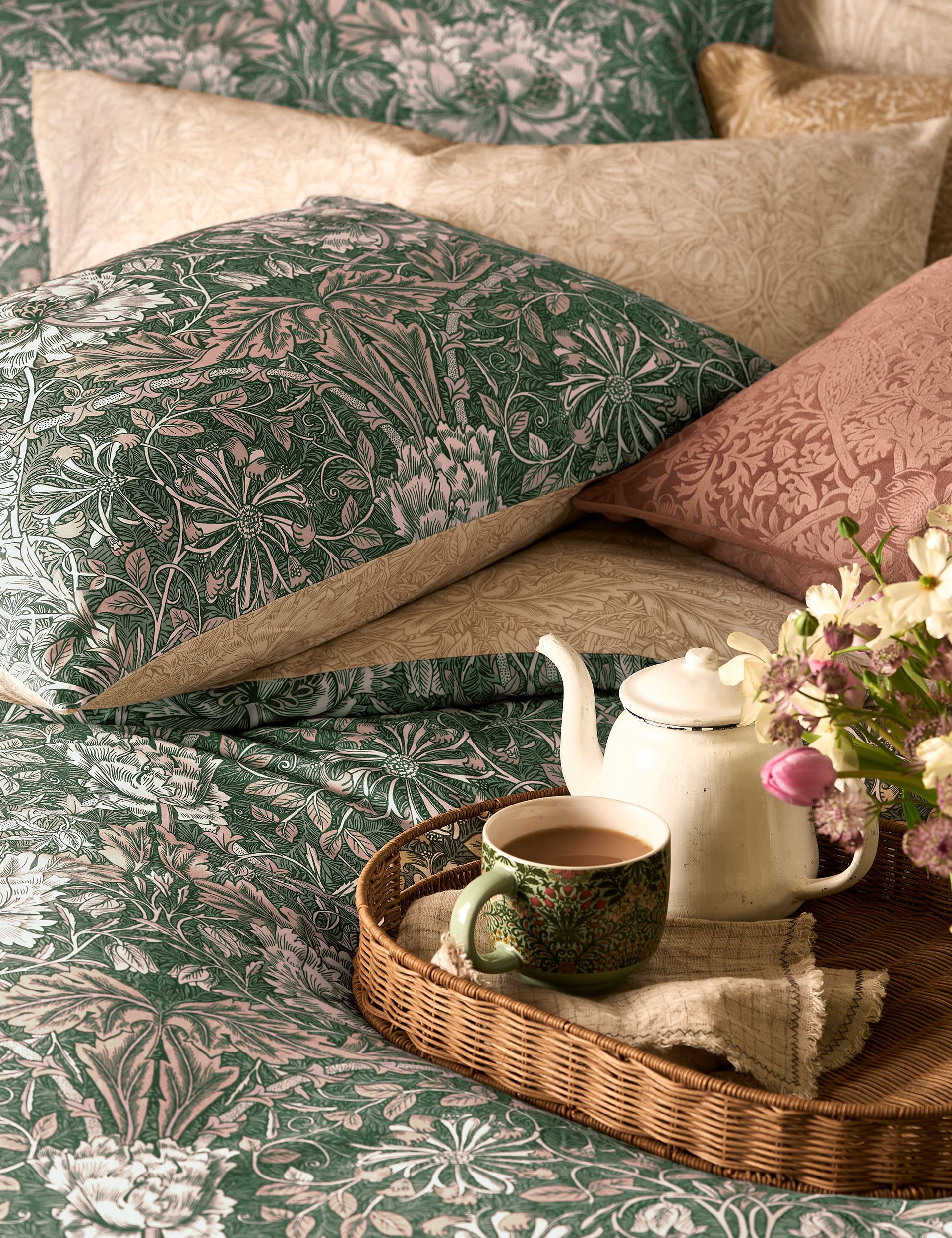 William Morris bedding set Honeysuckle and Tulip, UK version