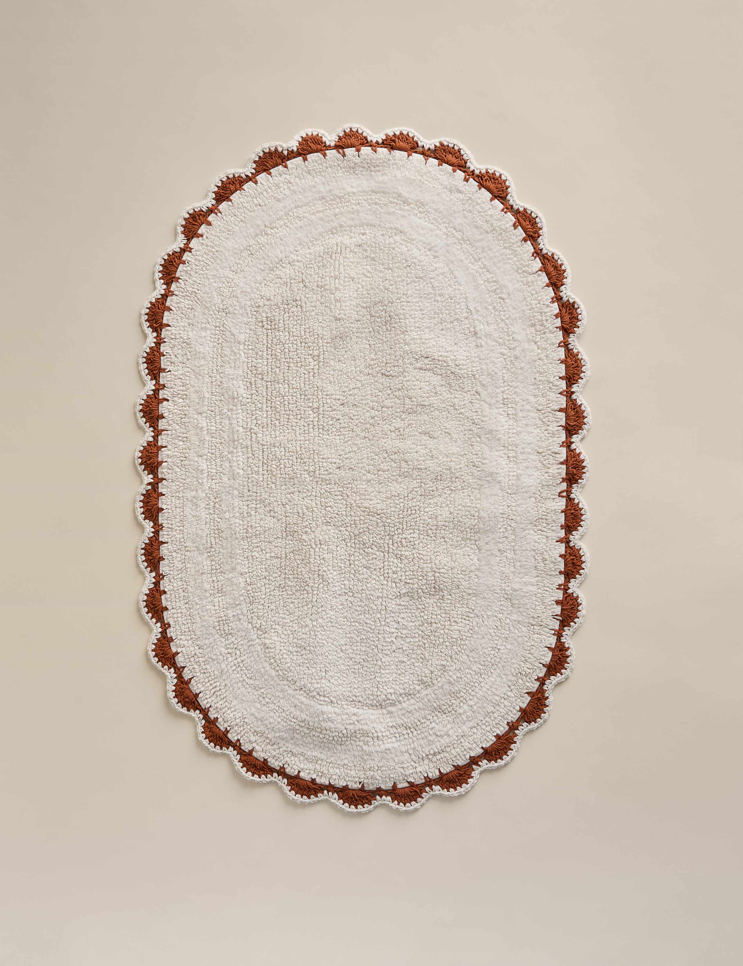 Pure cotton scallop oval bath mat 80cm, UK version