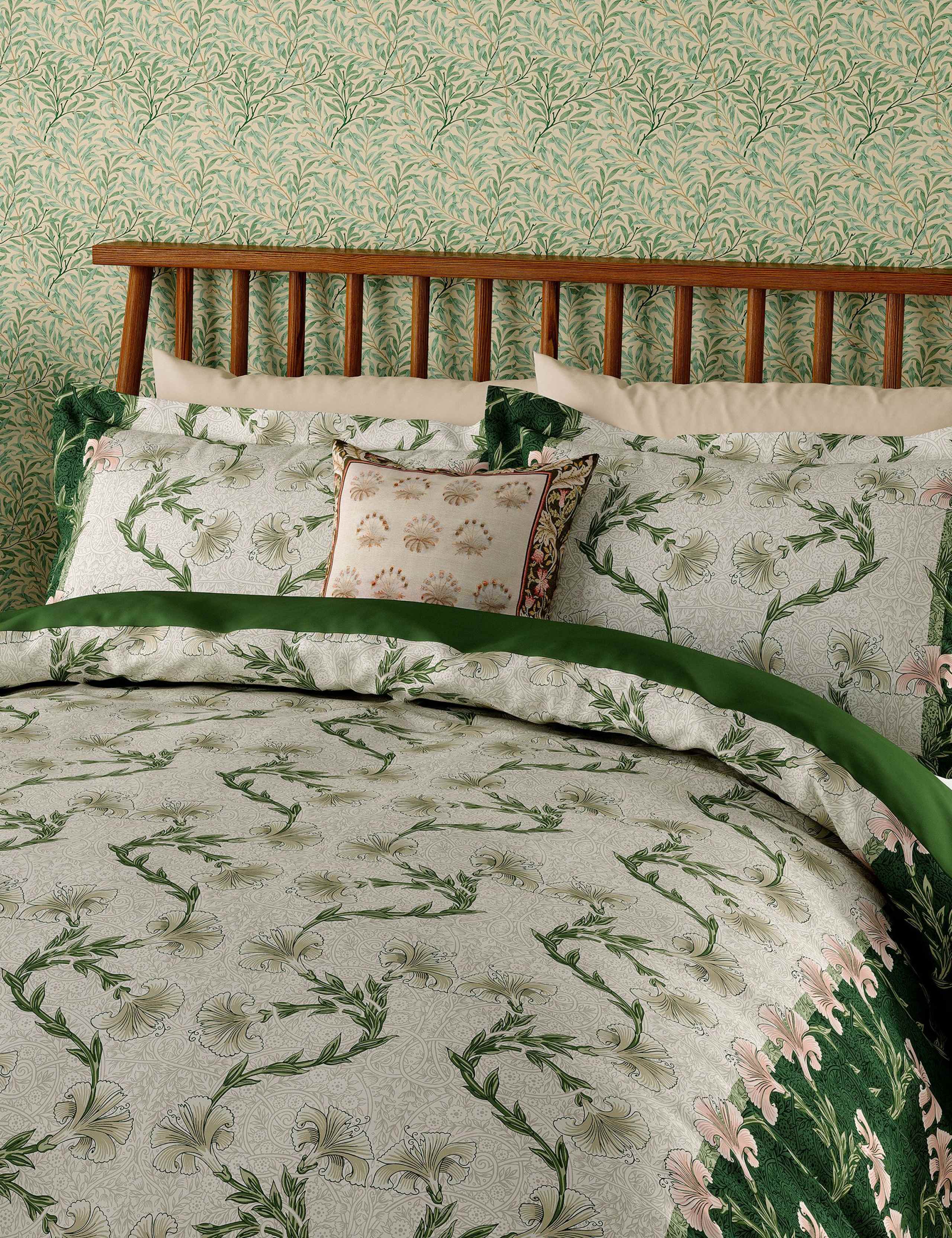 Morris & Co Scrolling Carnation bedding set (British brand)