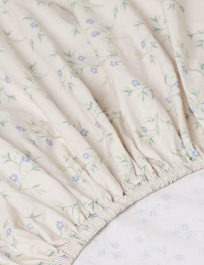 Piglet in Bed Spring Sprig fitted sheet - British product