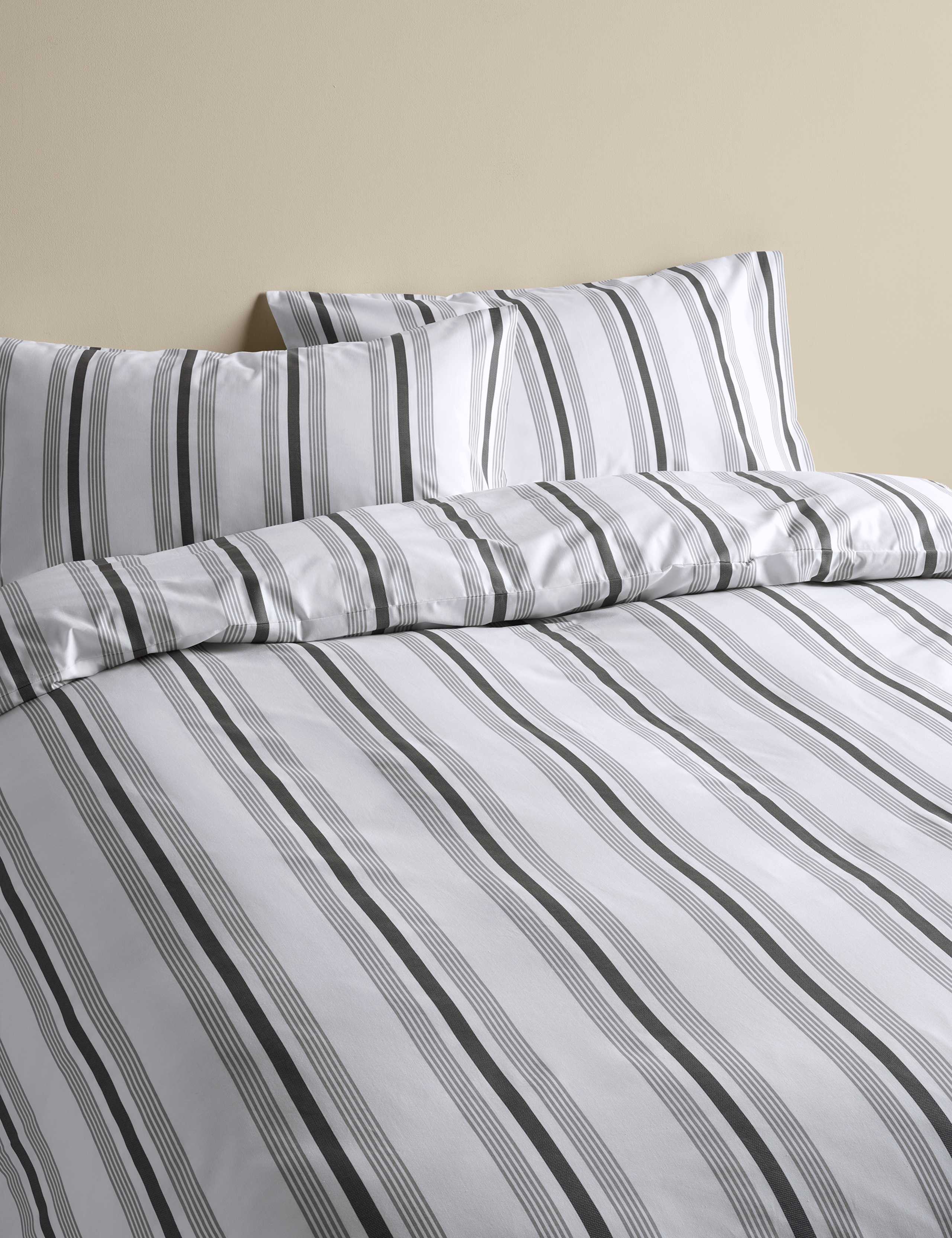 Pure cotton striped bedding set 180 thread count, UK version