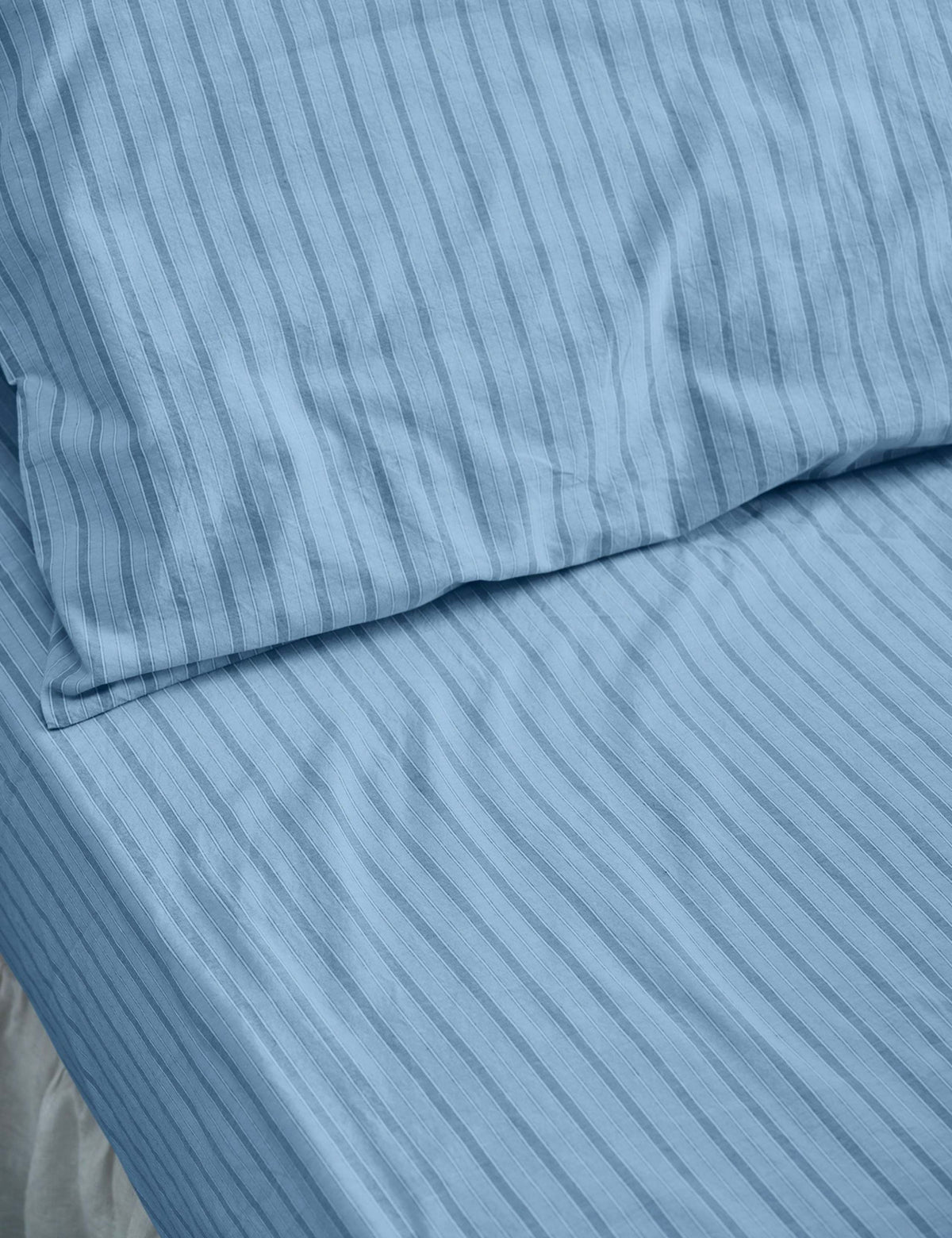 Piglet in Bed pure cotton striped fitted sheet, UK version