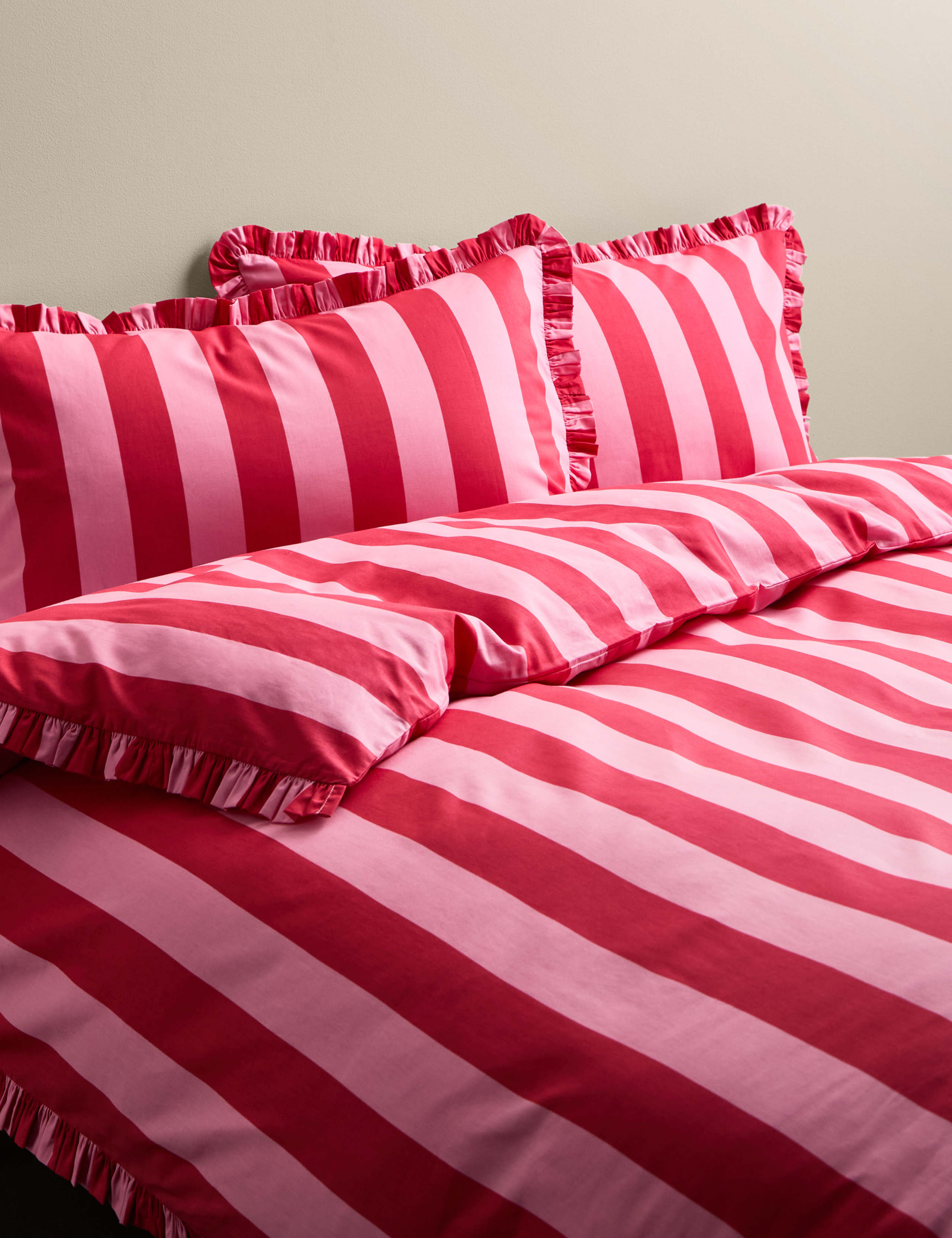 Pure cotton striped ruffle bedding set, UK version