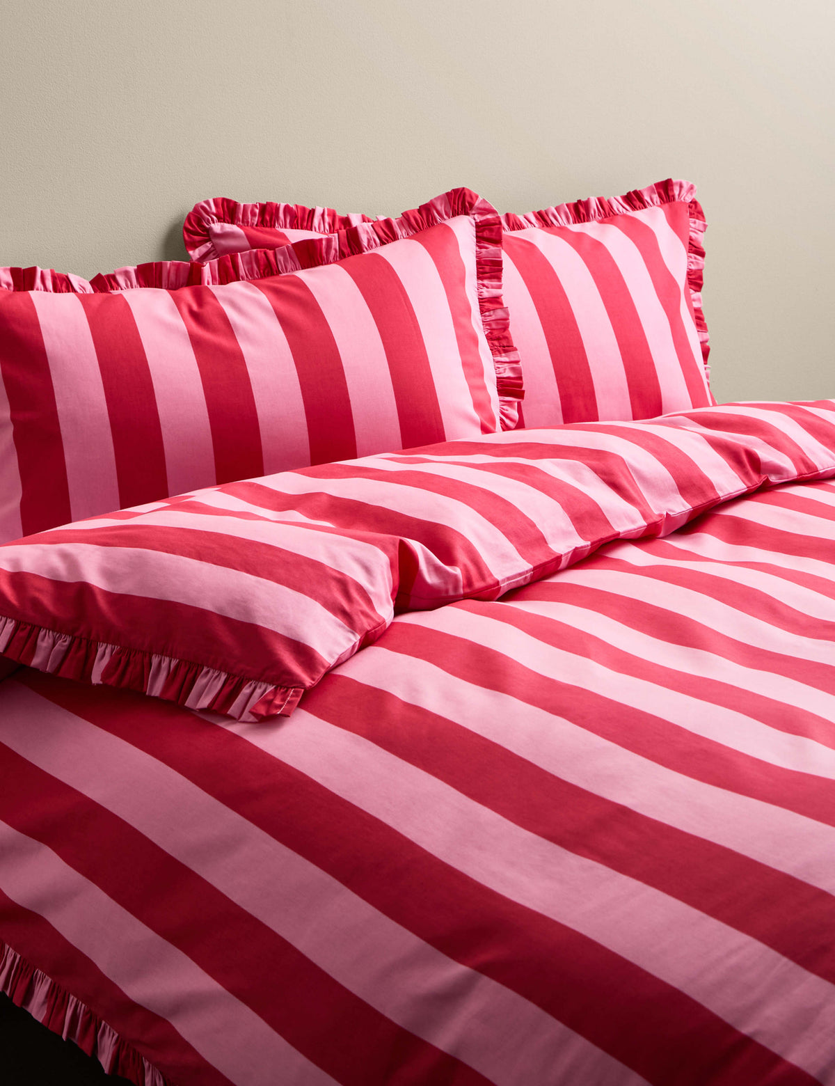 Pure cotton striped ruffle bedding set, UK version