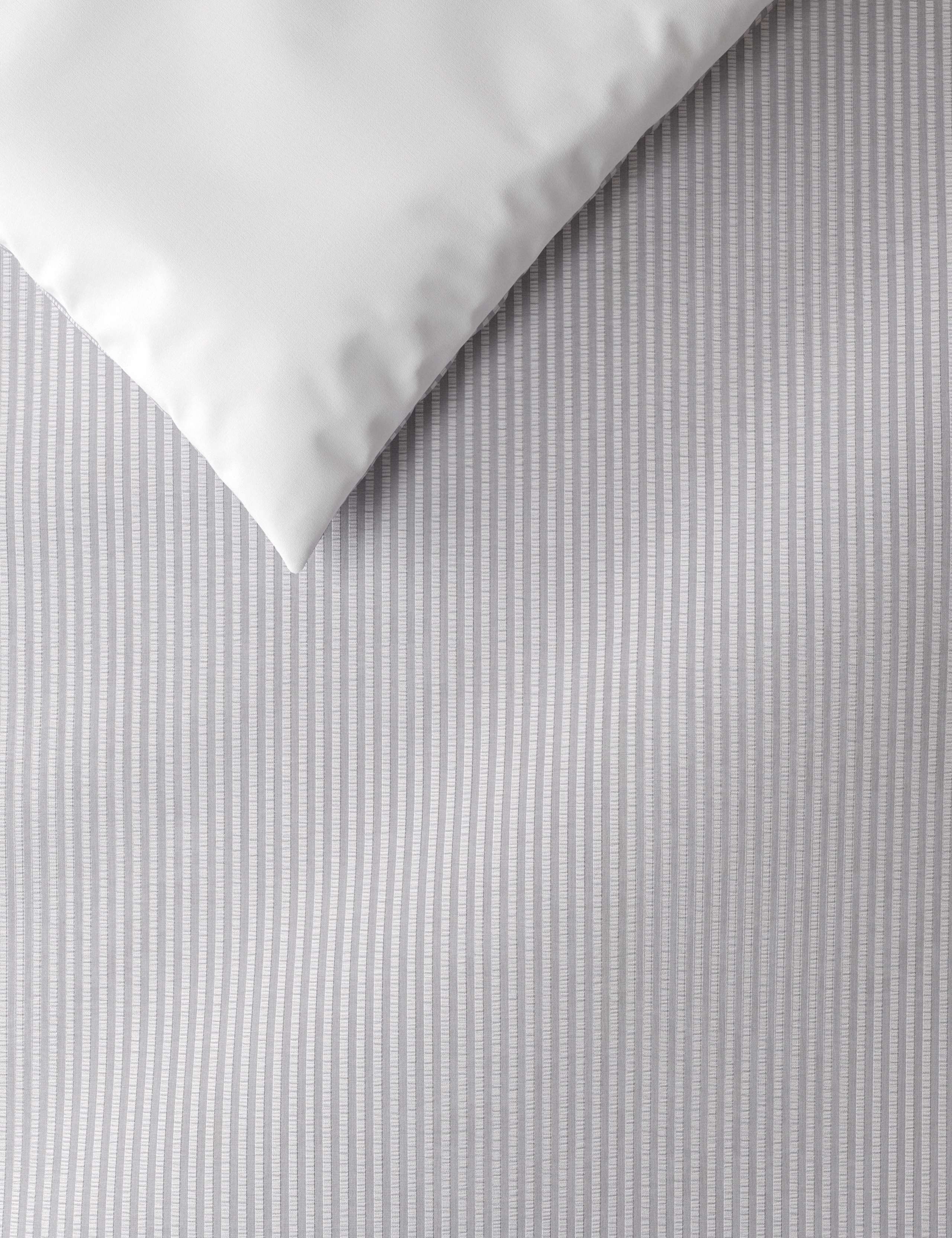 Cotton striped seersucker bedding set, imported from the UK