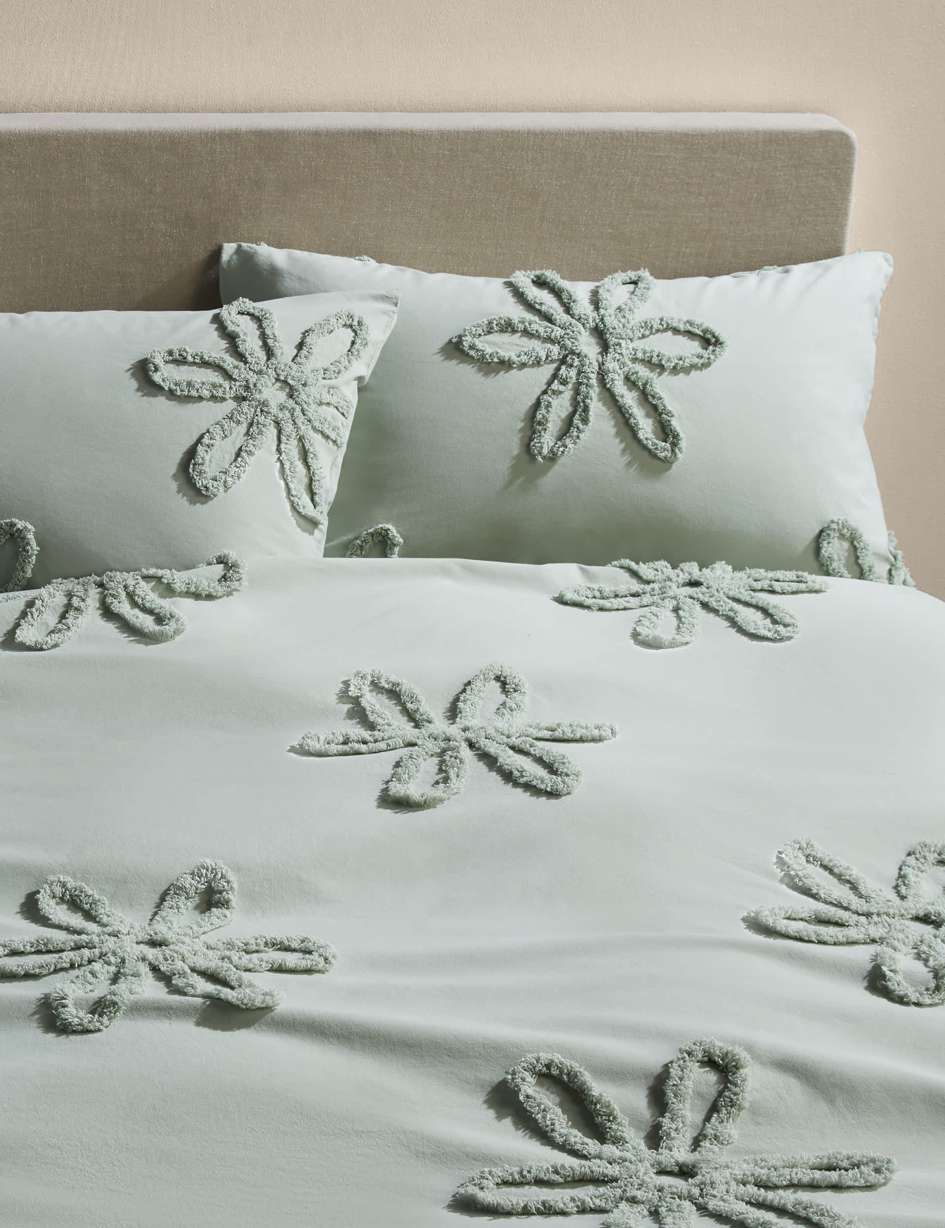 Tufted floral bedding set, imported from the UK