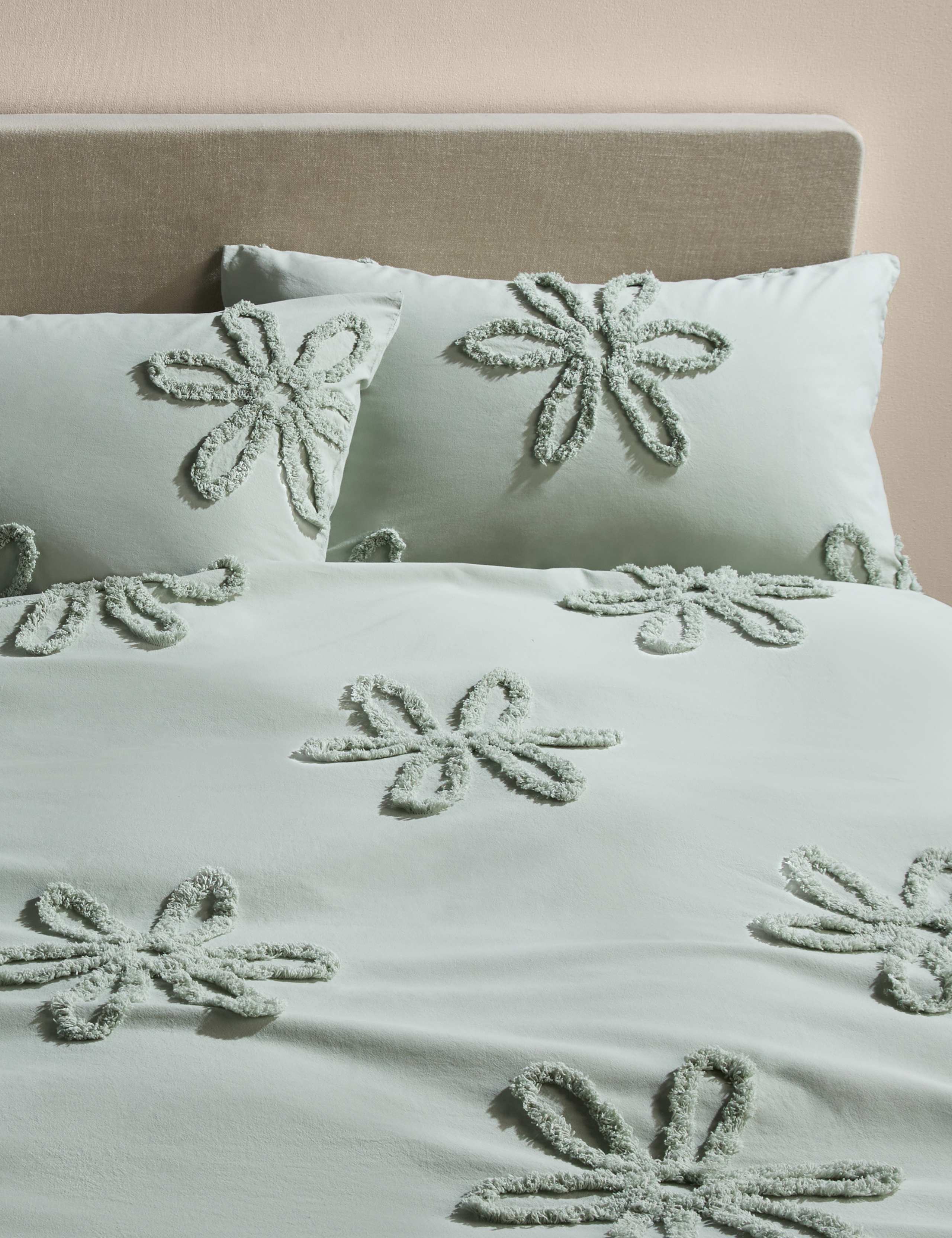 Tufted floral bedding set, imported from the UK