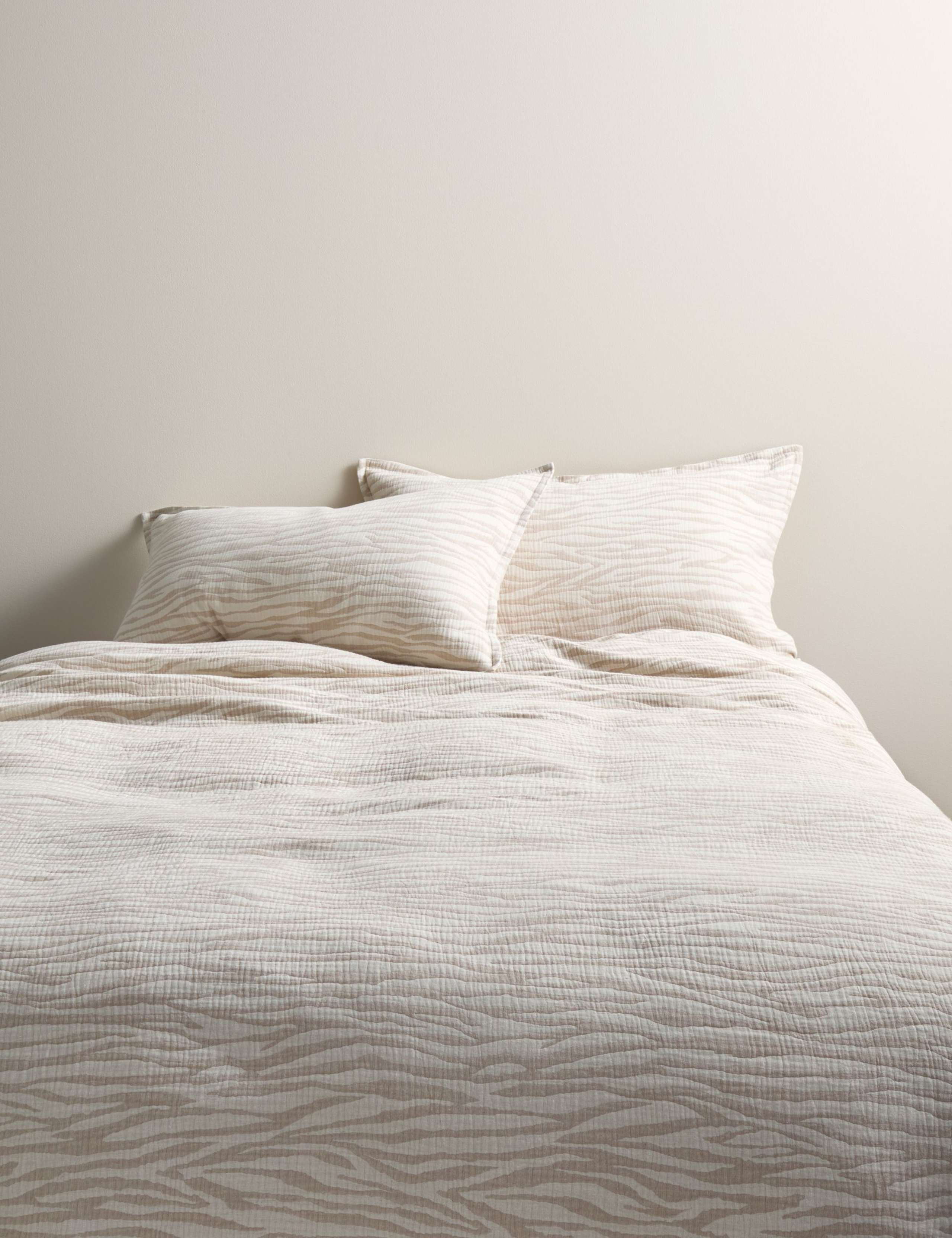 Zebra jacquard pure cotton bedding set with StayNew technology (British brand)