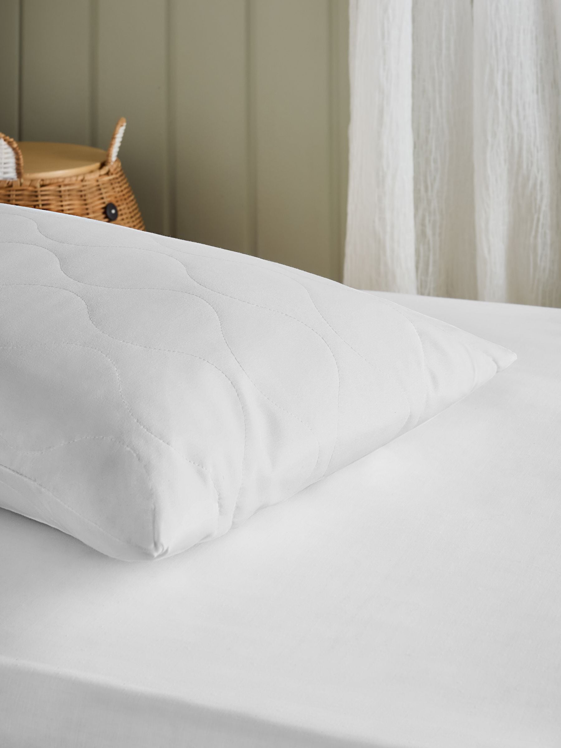 Kids stain resistant pillow protector, UK version