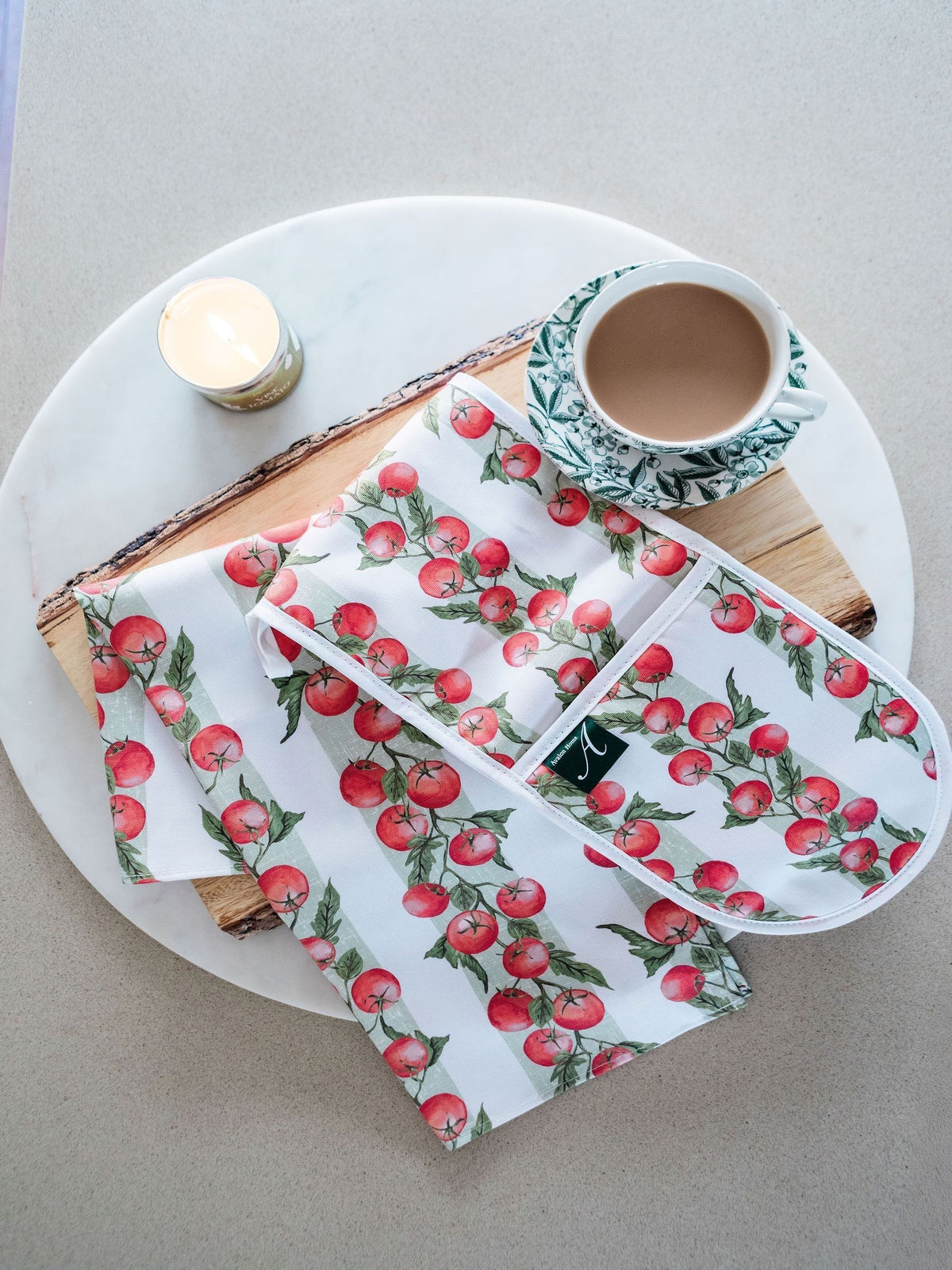 Avalon Home red vine tomato tea towel 45x68cm, imported from the UK