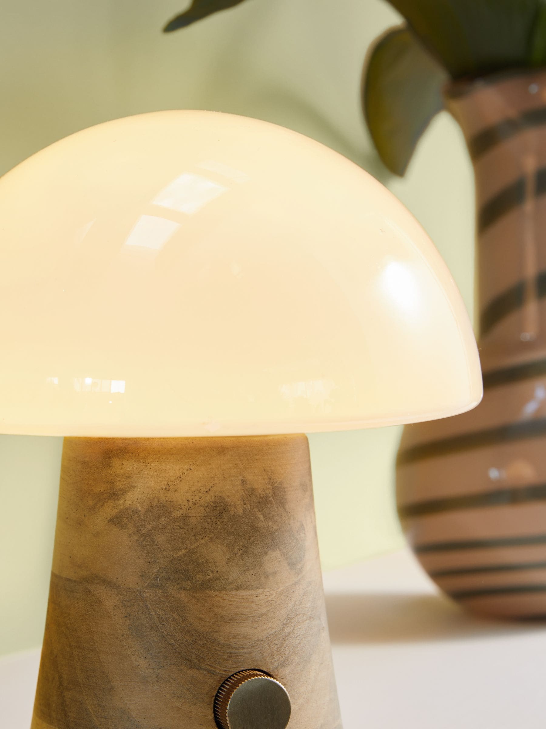 Natural Bjorn rechargeable wireless table lamp (British brand)