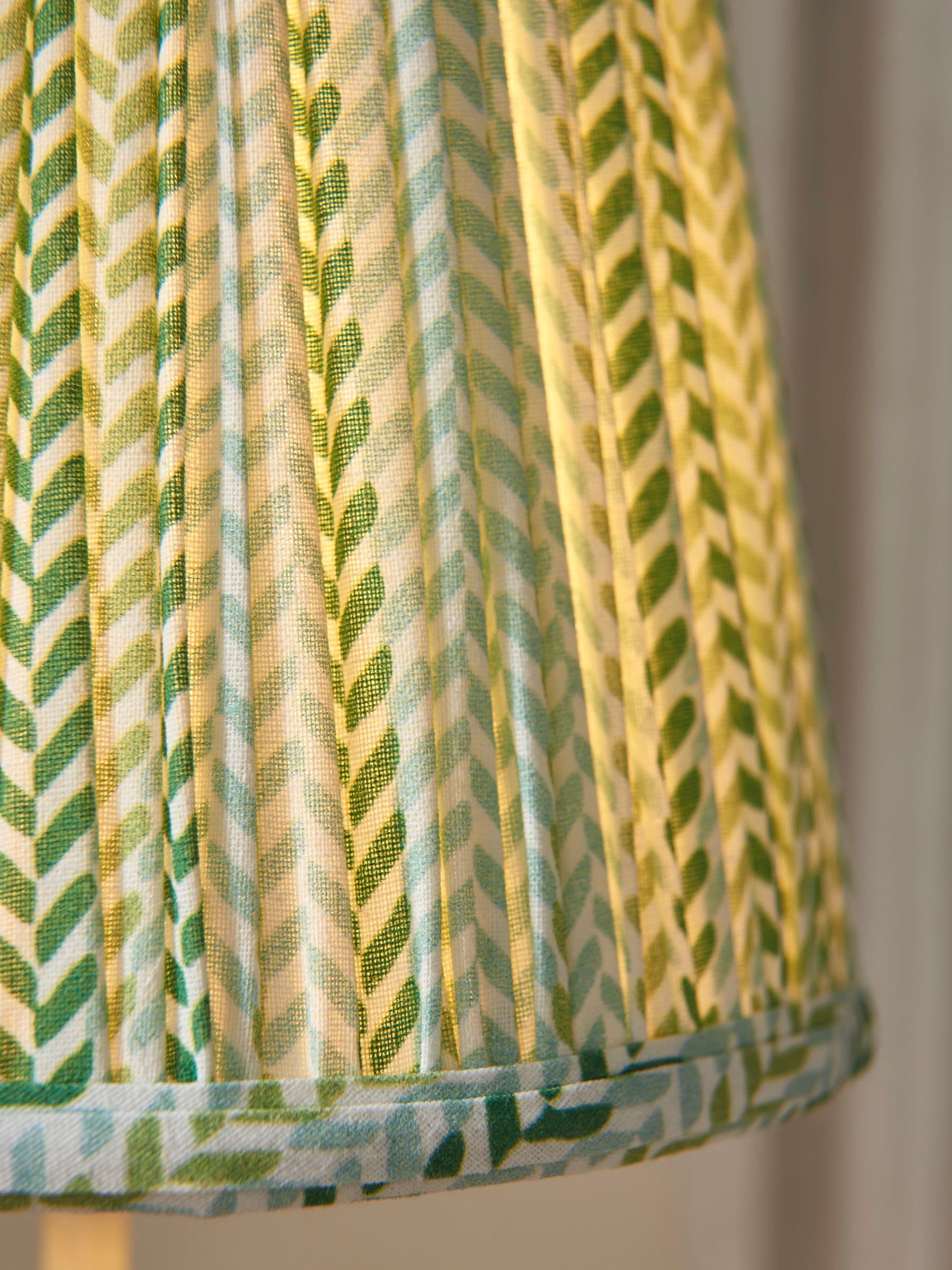 Nina Campbell Larch Table Lamp green and white - British product