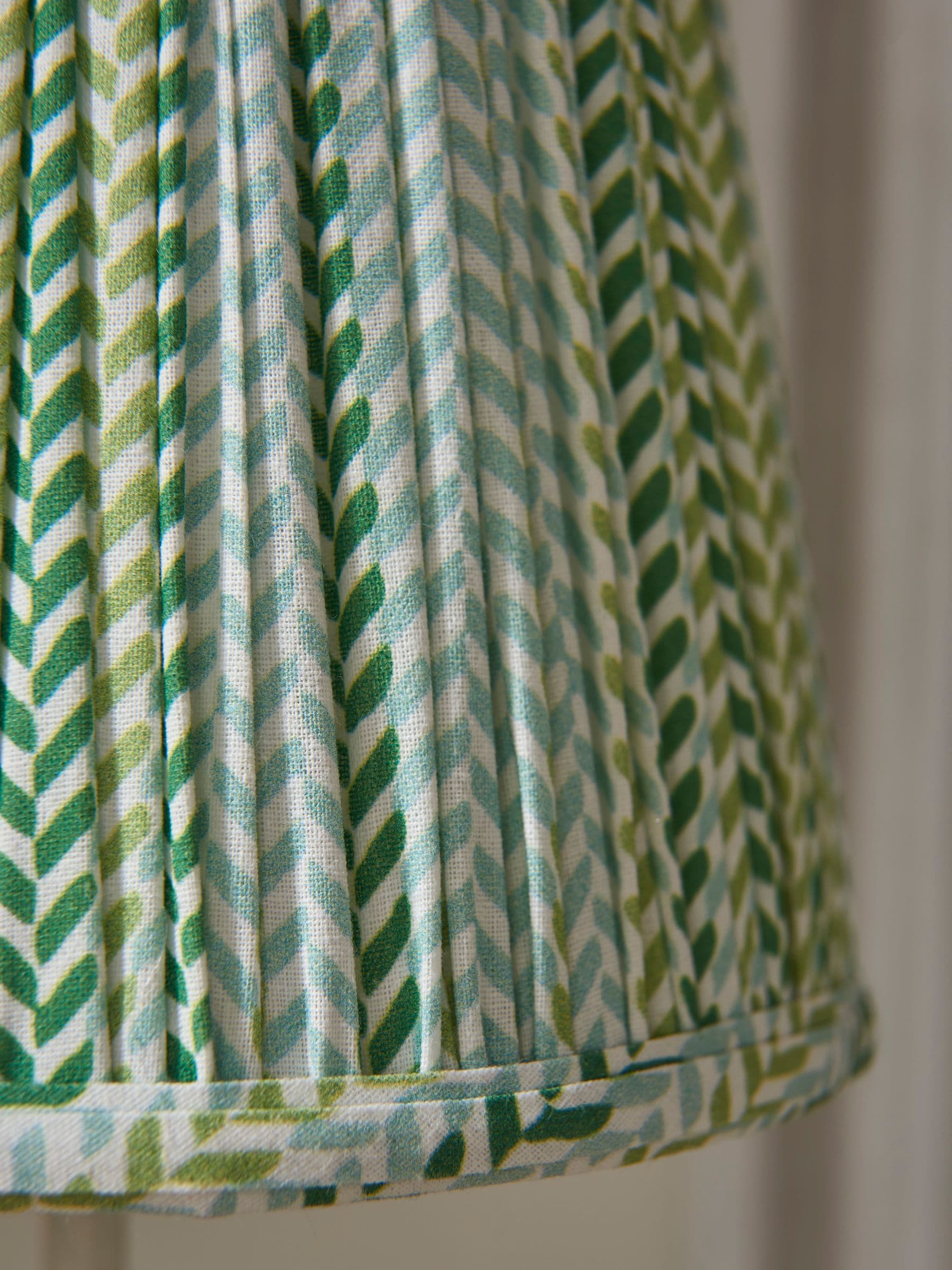 Nina Campbell Larch Table Lamp green and white - British product