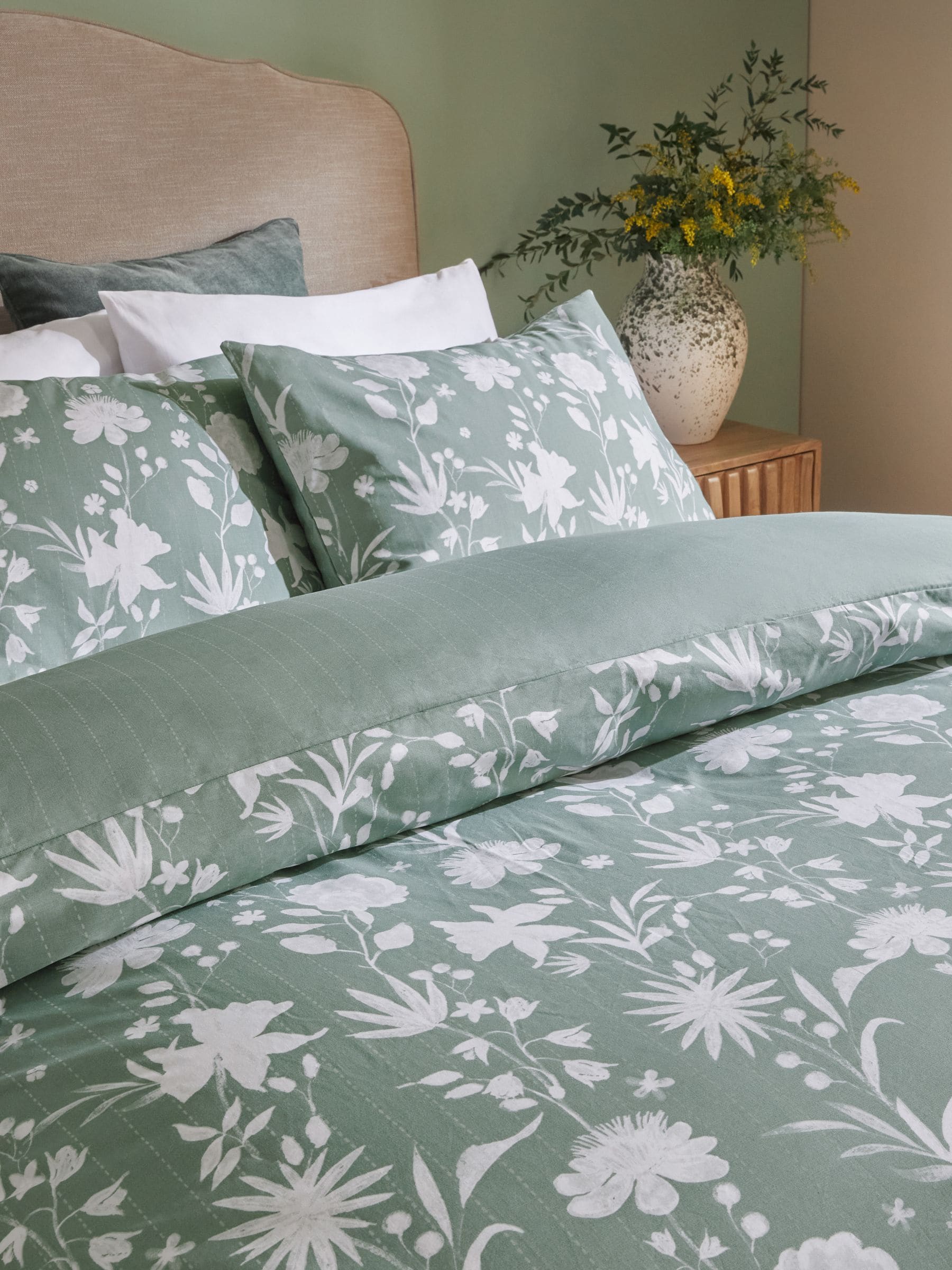 Green/White floral reversible duvet cover and pillowcase set, UK version