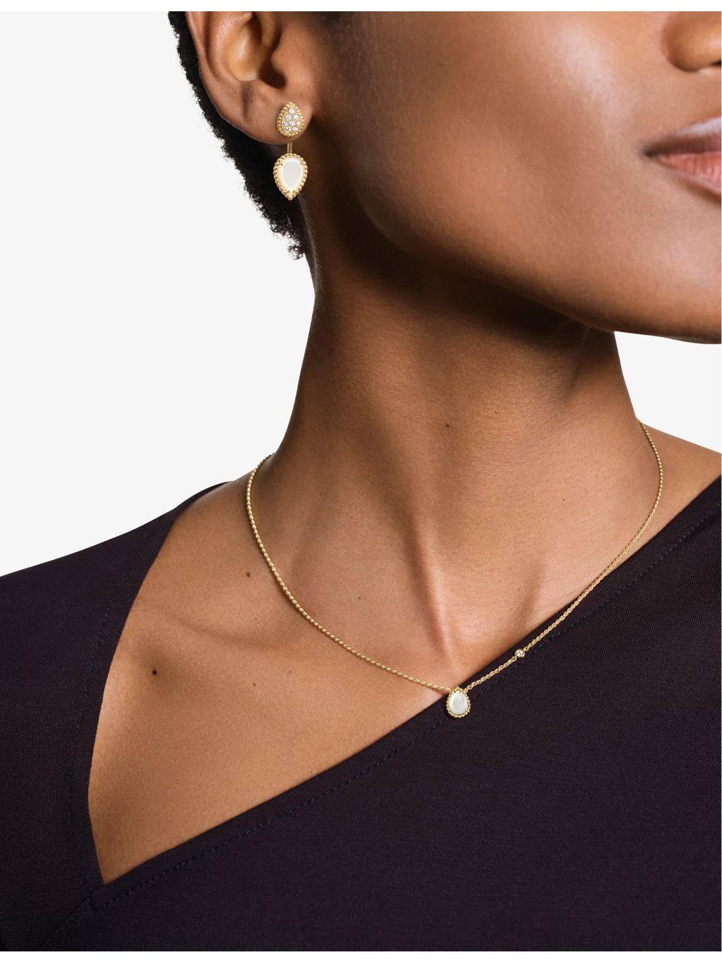 Boucheron Serpent Bohème earring 0.16ct diamond and mother-of-pearl - British product