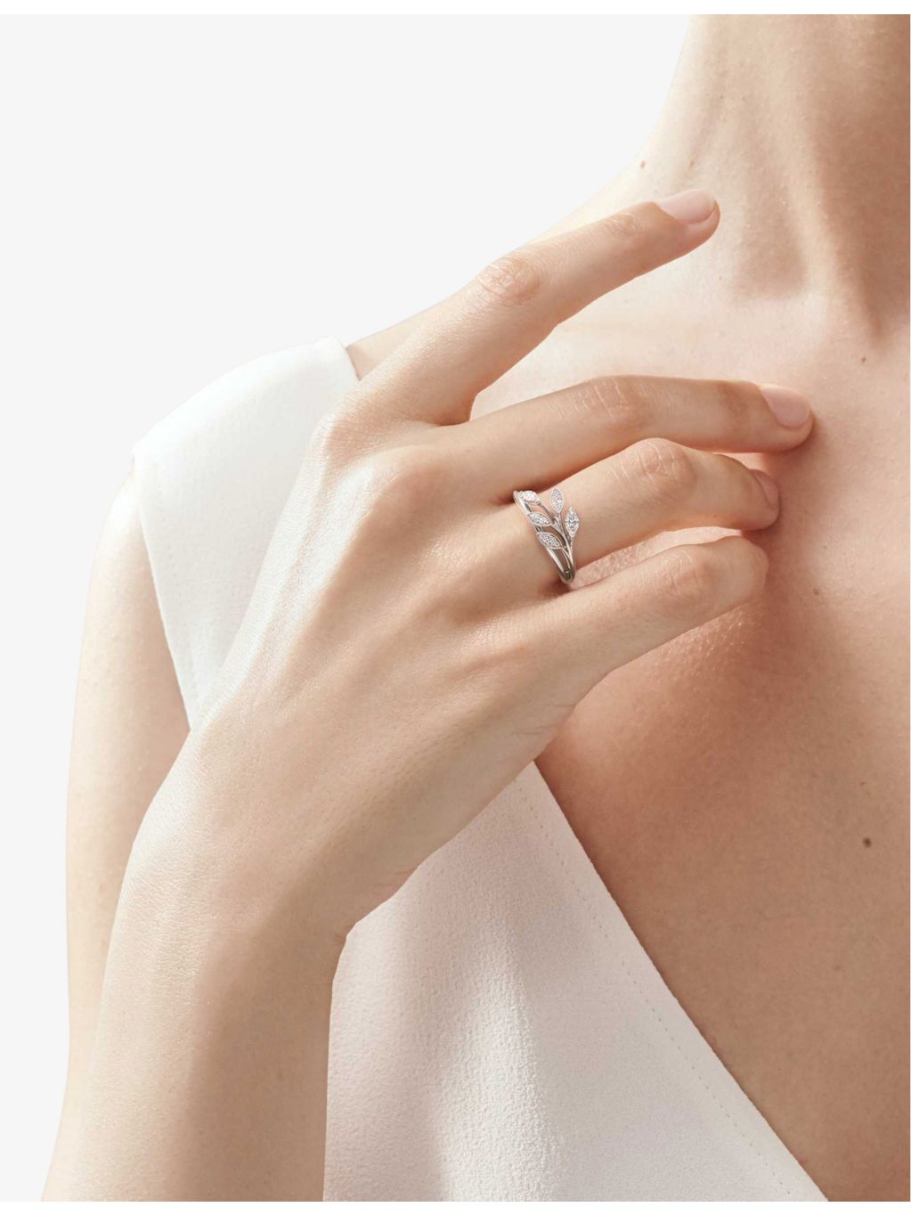 Tiffany Victoria Vine diamond and platinum ring 0.24ct - British product