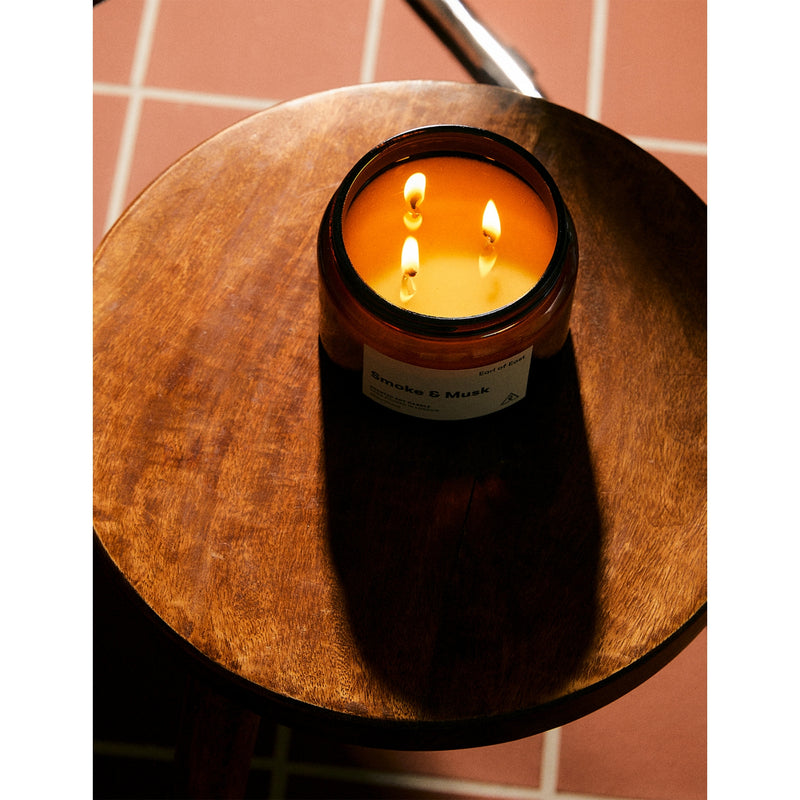 Earl of East candle Smoke & Musk 500ml, imported from the UK