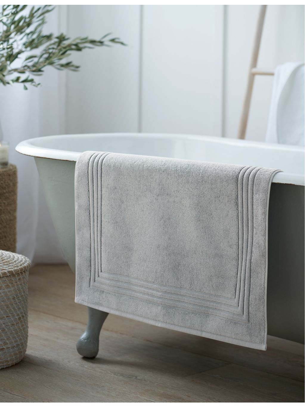 The White Company Ultimate cotton face cloth 30cm, UK version