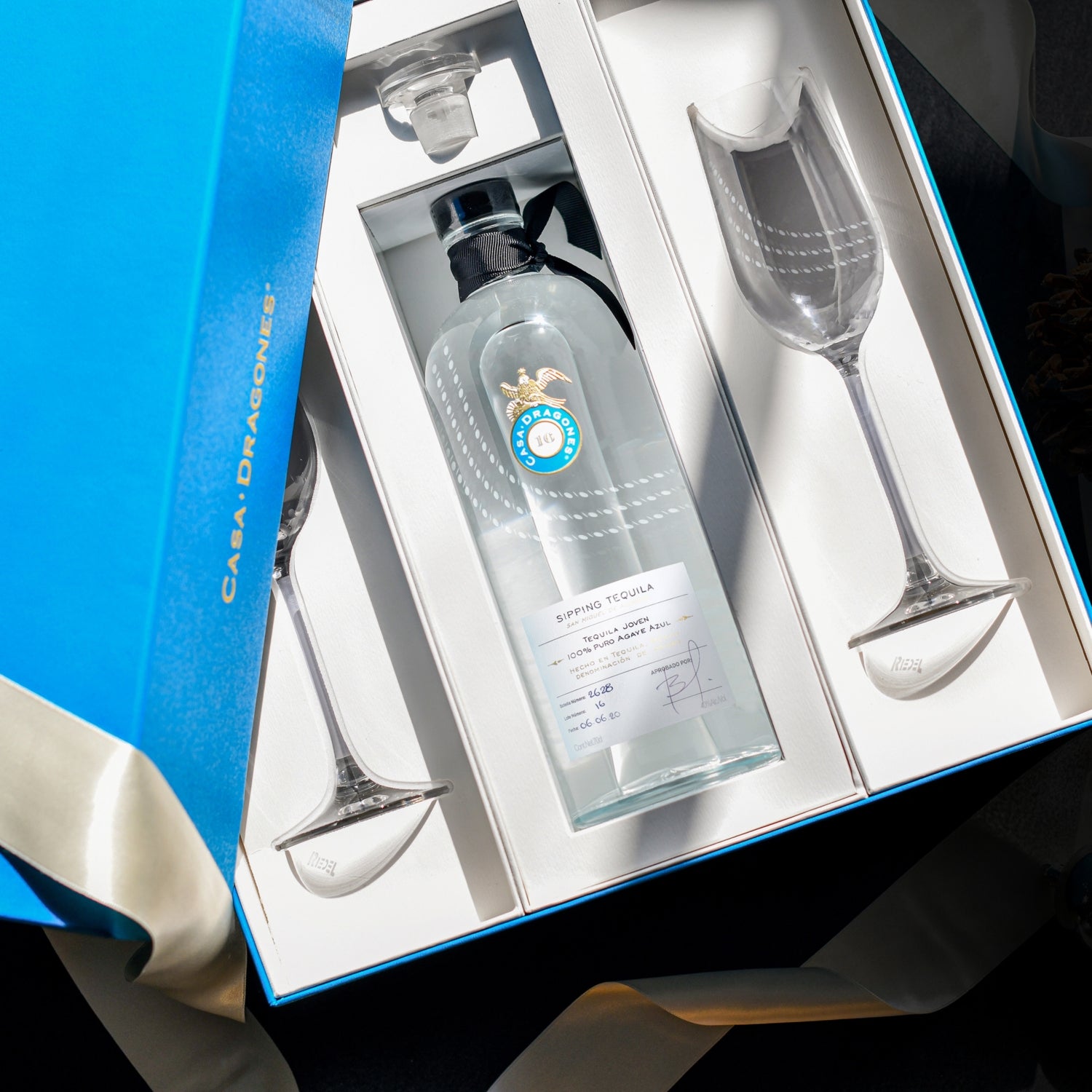 Casa Dragones Joven tequila gift set 700ml (British brand)