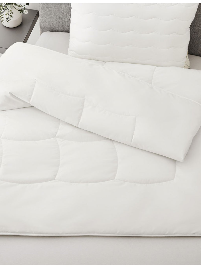 Brinkhaus Aerelle 4.5 tog hollowfibre duvet - British product
