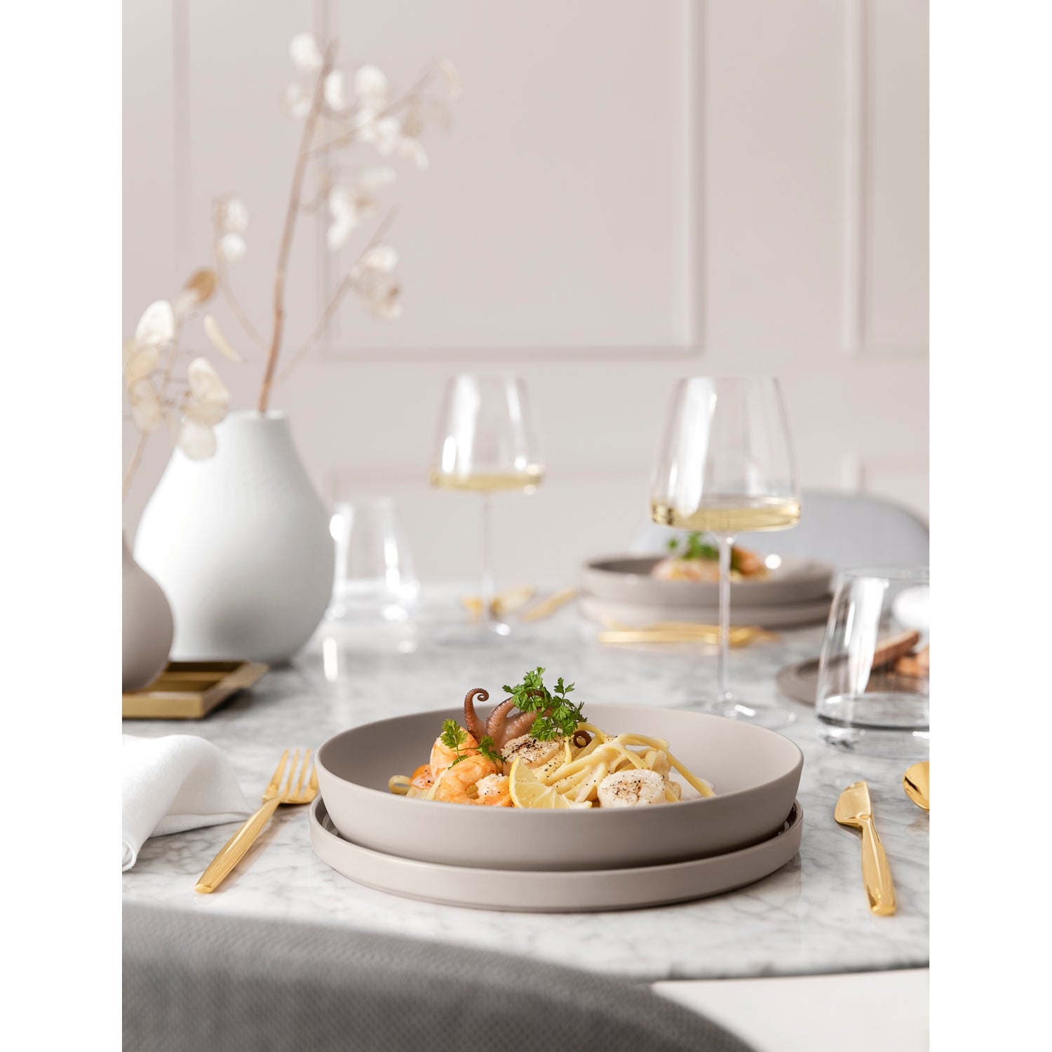 Villeroy & Boch La Boule stackable seven-piece porcelain set (British brand)