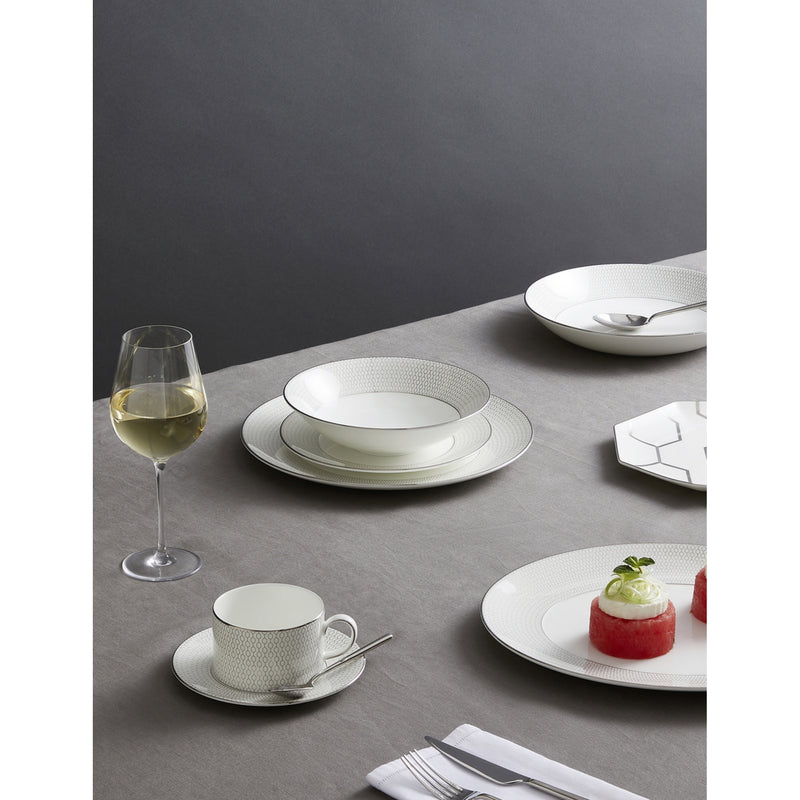 Wedgwood Gio Platinum bone china plate 20cm, imported from the UK