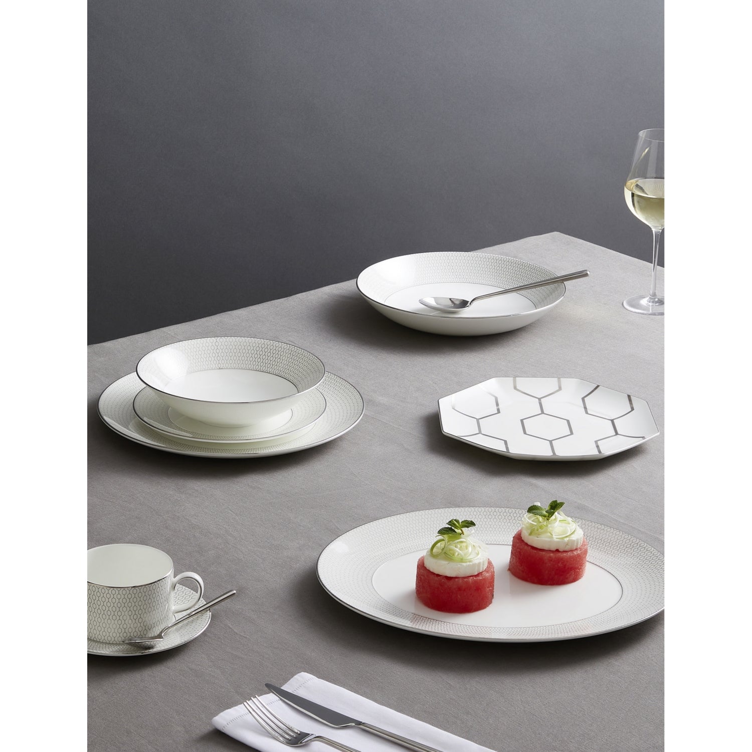 Wedgwood Gio Platinum bone china oval platter 33cm - British product