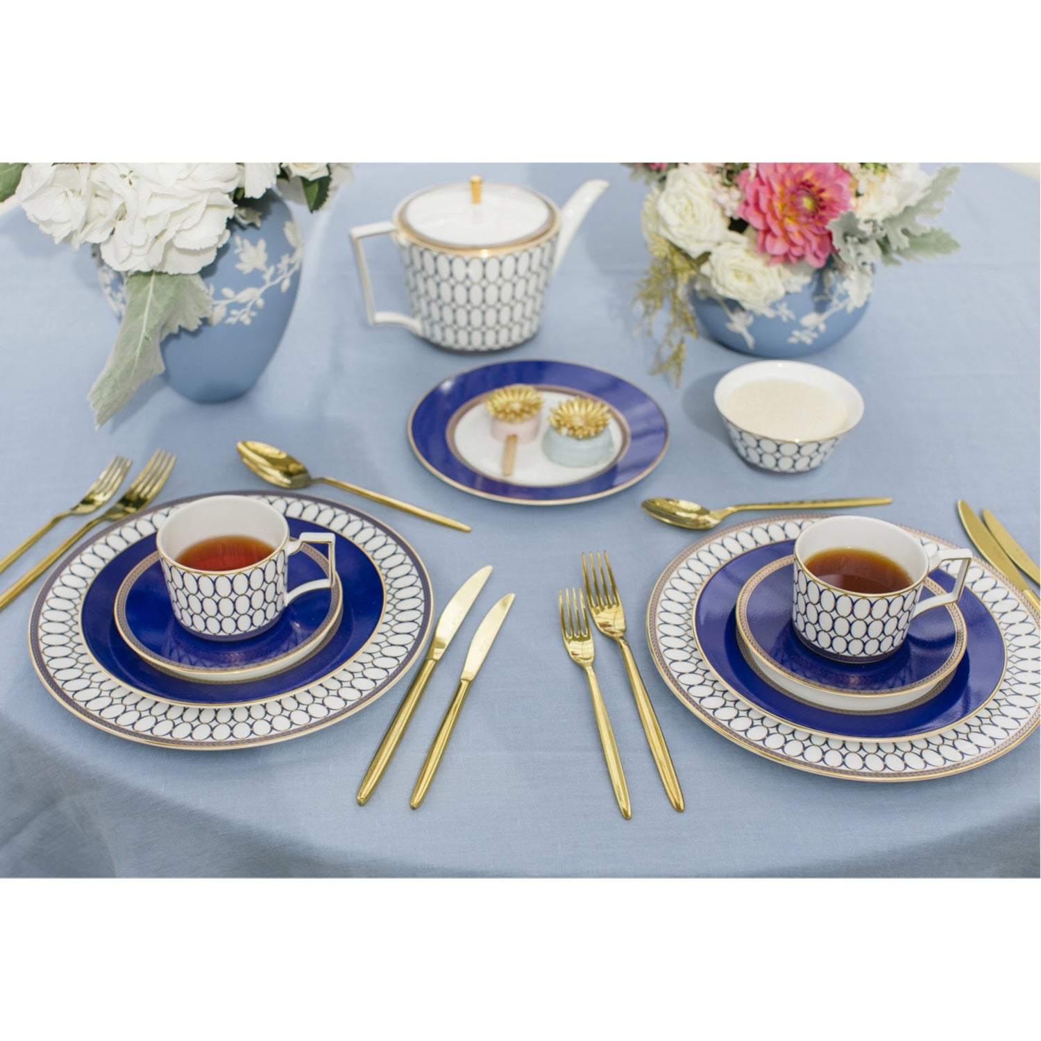 Wedgwood Renaissance Gold eight-piece dinner set - British product