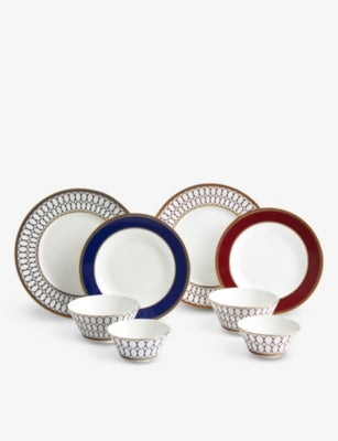Wedgwood Renaissance Gold eight-piece dinner set (British brand)