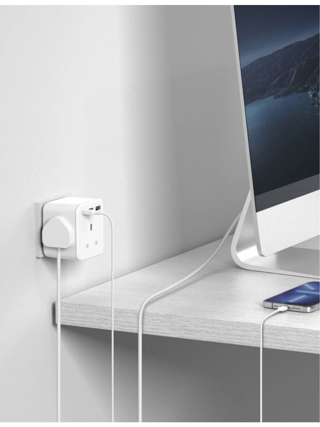 Momax OnePlug three outlet PD adapter white compact, UK version