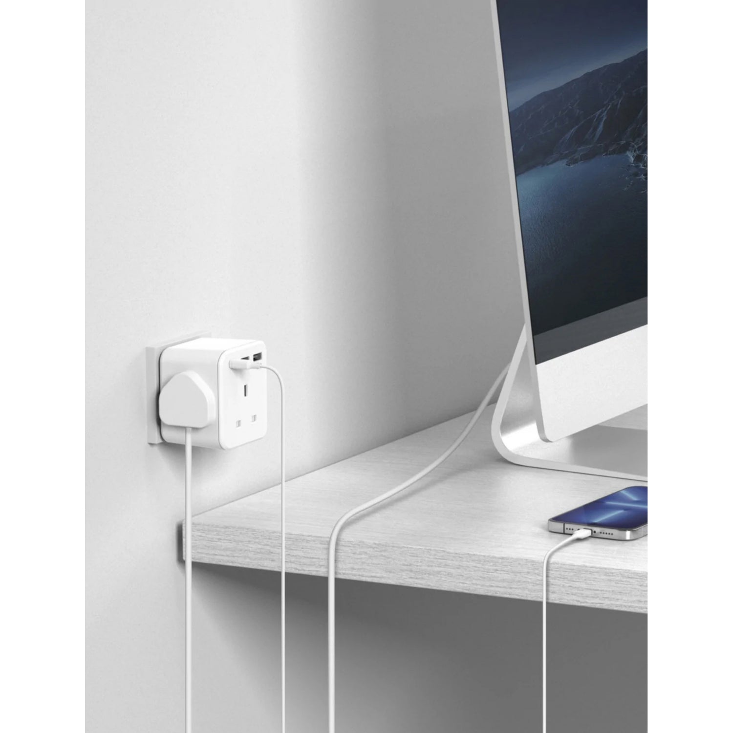 Momax OnePlug three outlet PD adapter white compact, UK version
