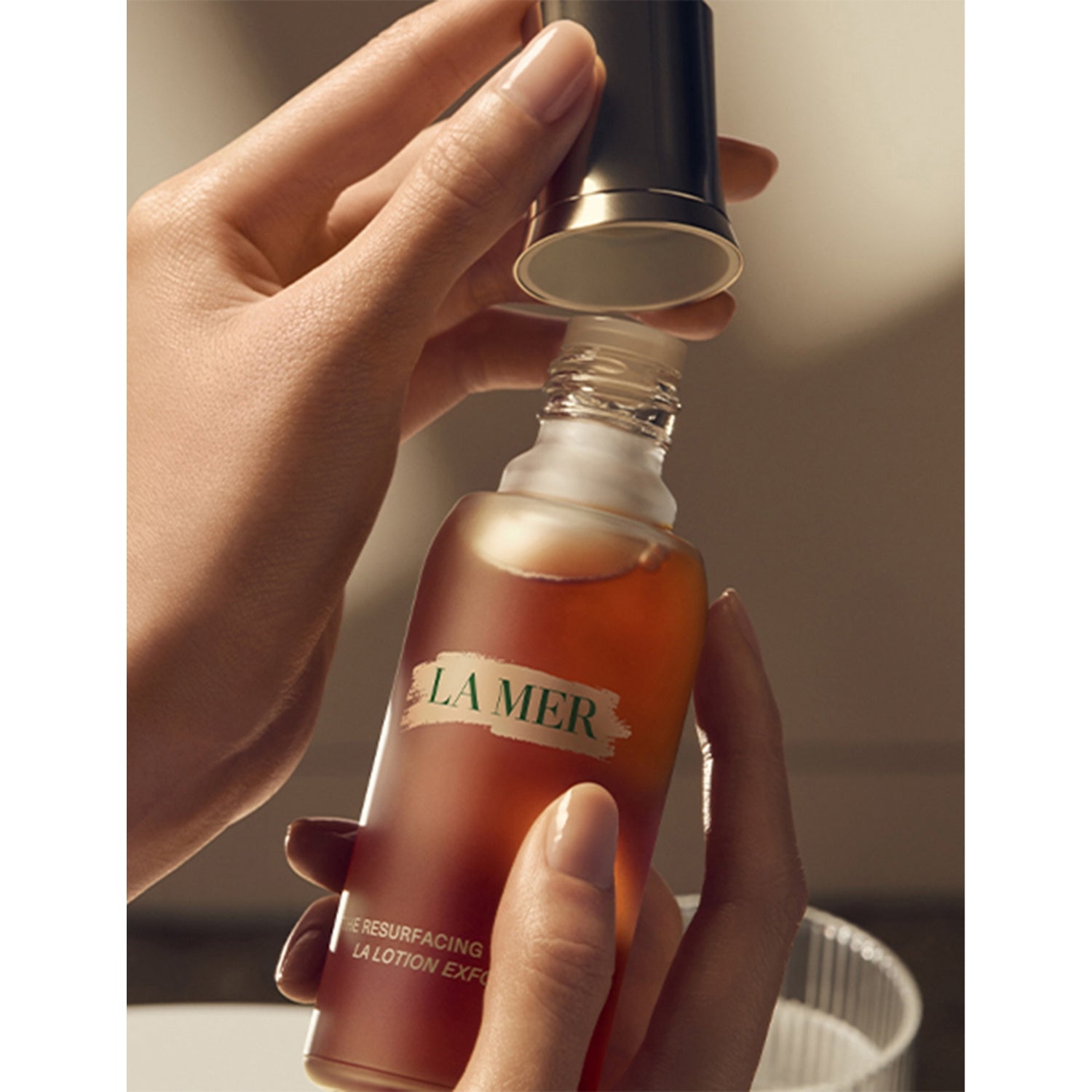 La Mer resurfacing treatment liquid exfoliator 100ml, imported from the UK