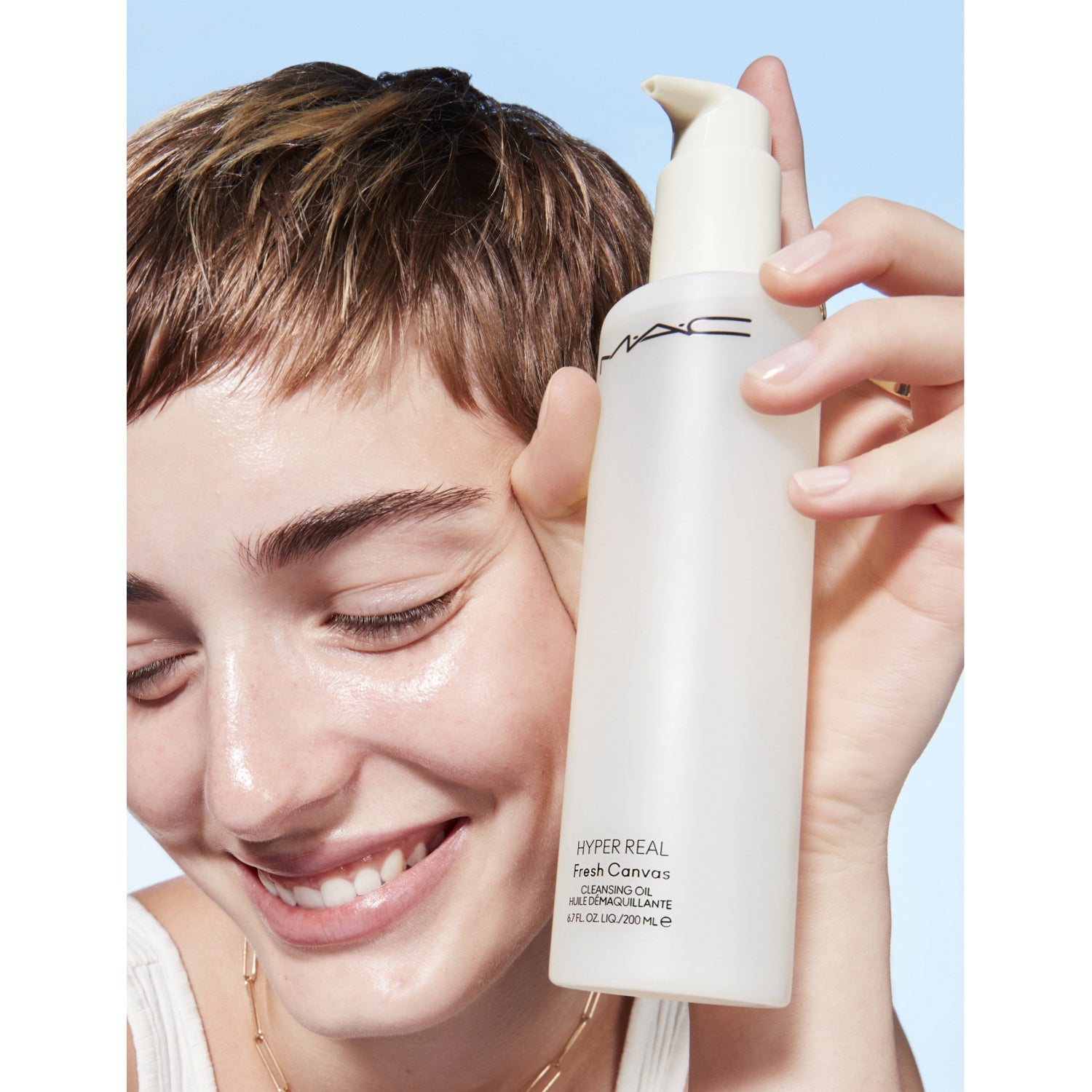 MAC Hyper Real Fresh Canvas cleansing oil 200ml, imported from the UK