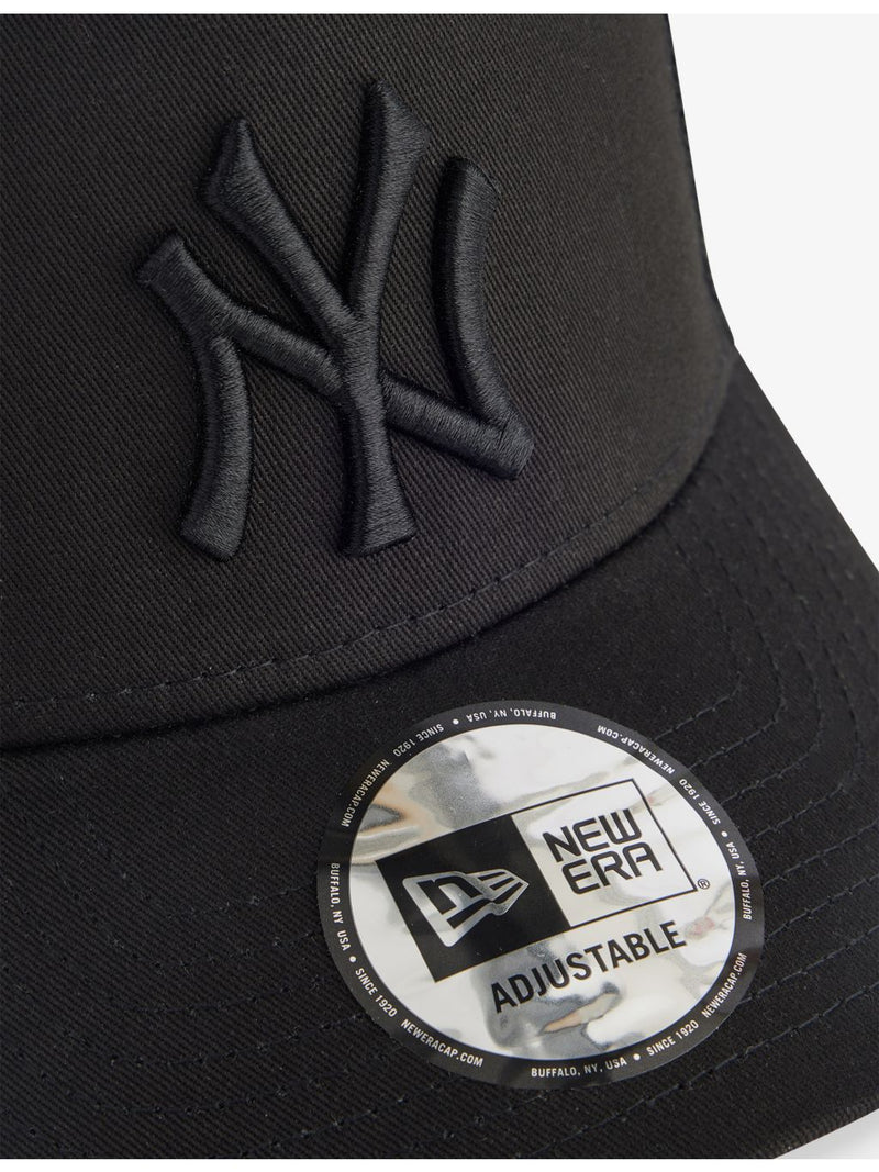 New Era New York Yankees trucker cap (British brand)