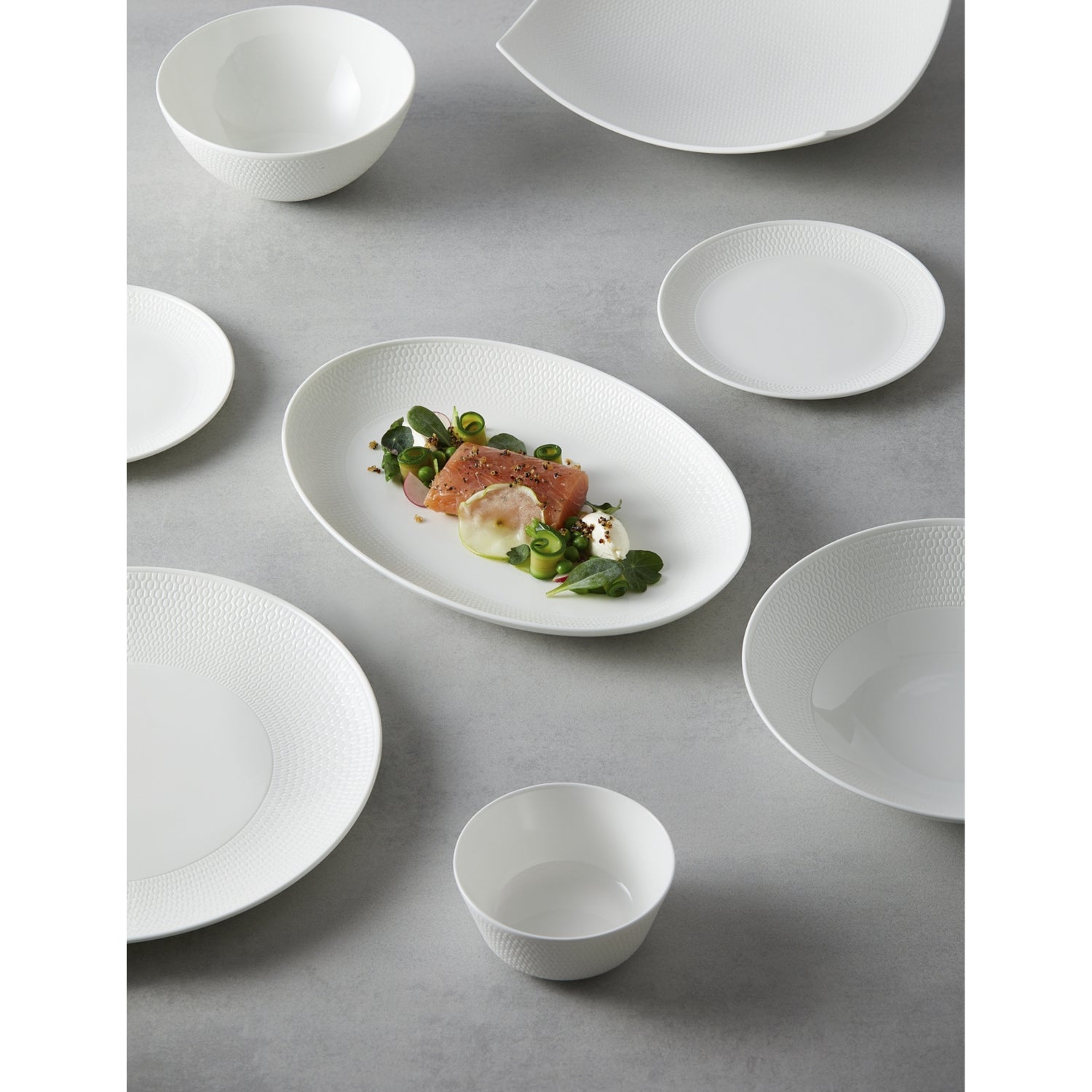 Wedgwood Gio fine bone china dinnerware 20-piece set, UK version