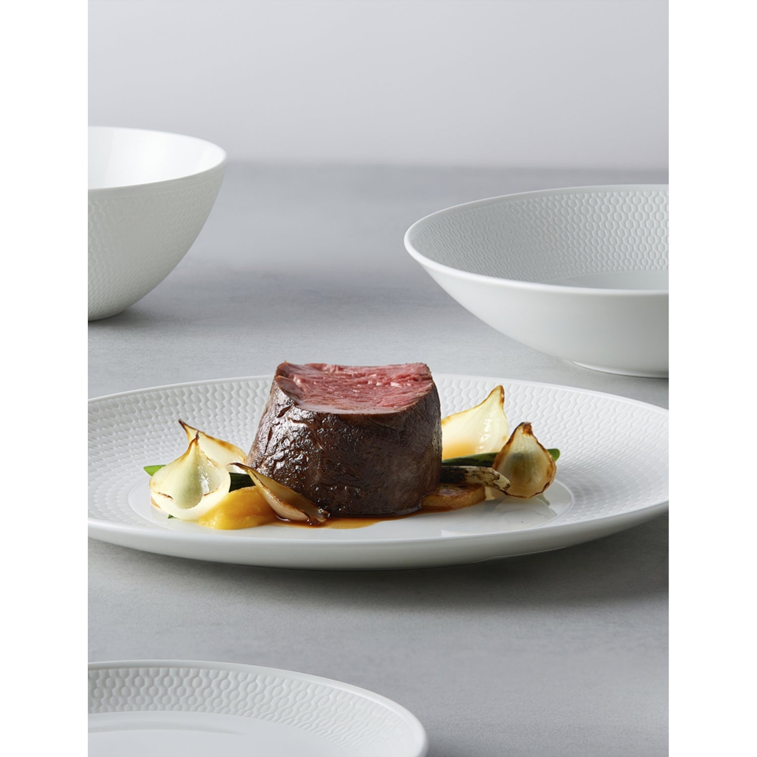 Wedgewood Gio textured bone china dinnerware set 12-piece, UK version