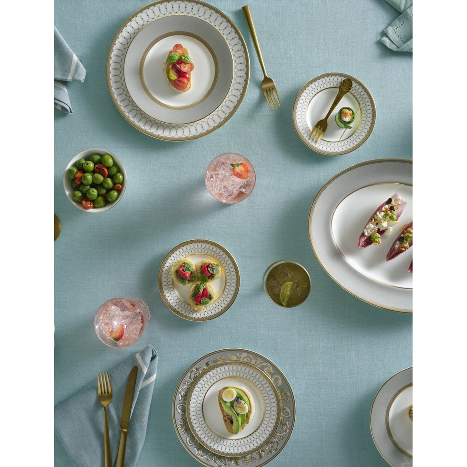Wedgwood bone china plate Renaissance Gold 17cm - British product