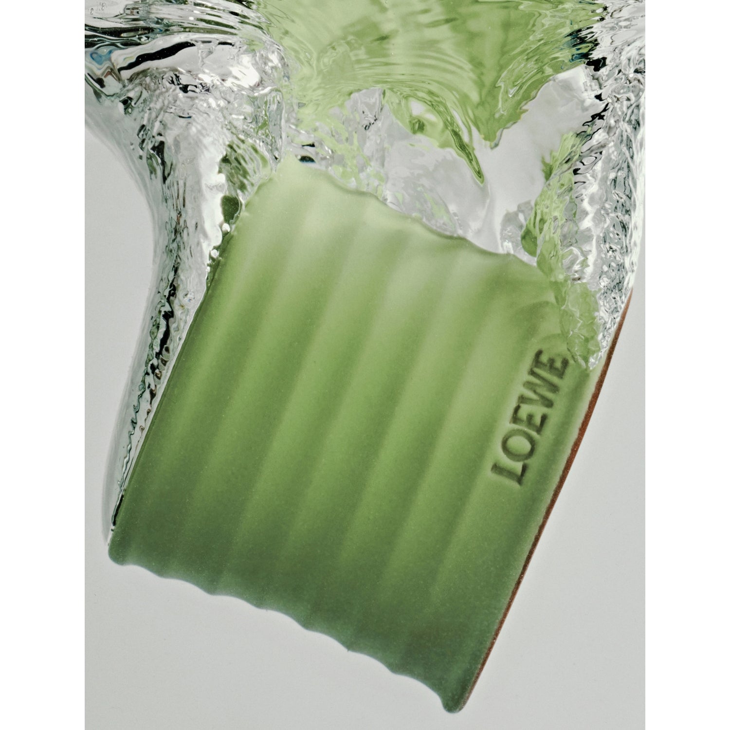 Loewe cucumber scented candle medium 610g (British brand)